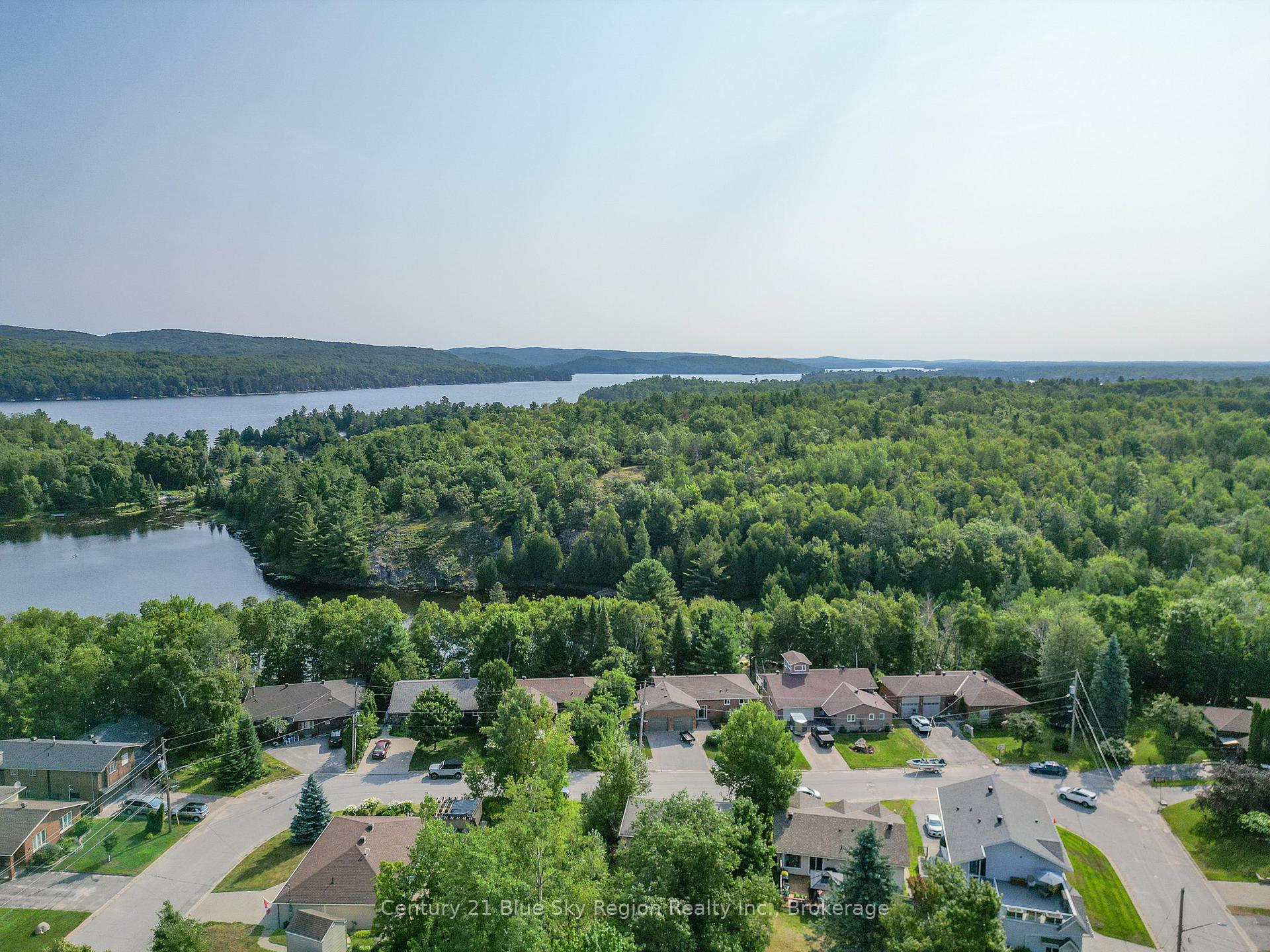 Photo 41 of 77 Shallot Crescent, North Bay, Birchaven — HOMEH