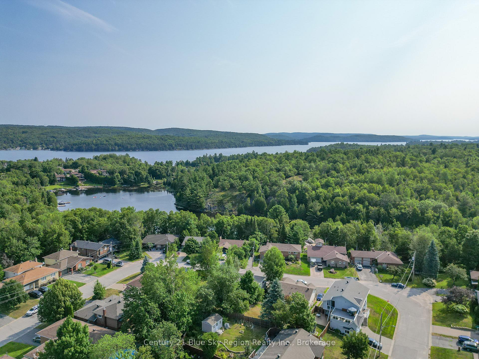 Photo 42 of 77 Shallot Crescent, North Bay, Birchaven — HOMEH