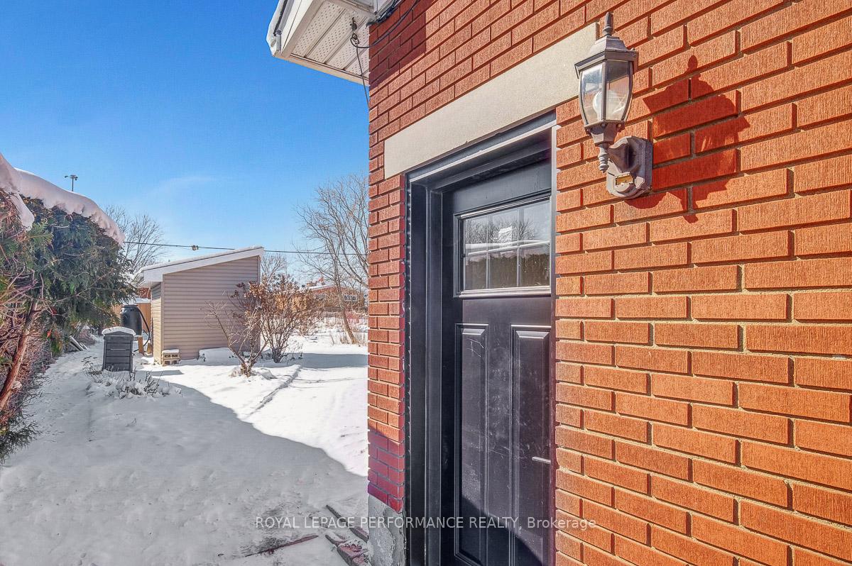 Photo 2 of Unit B, 882 Balsam Drive, Ottawa, Chatelaine Village — HOMEH