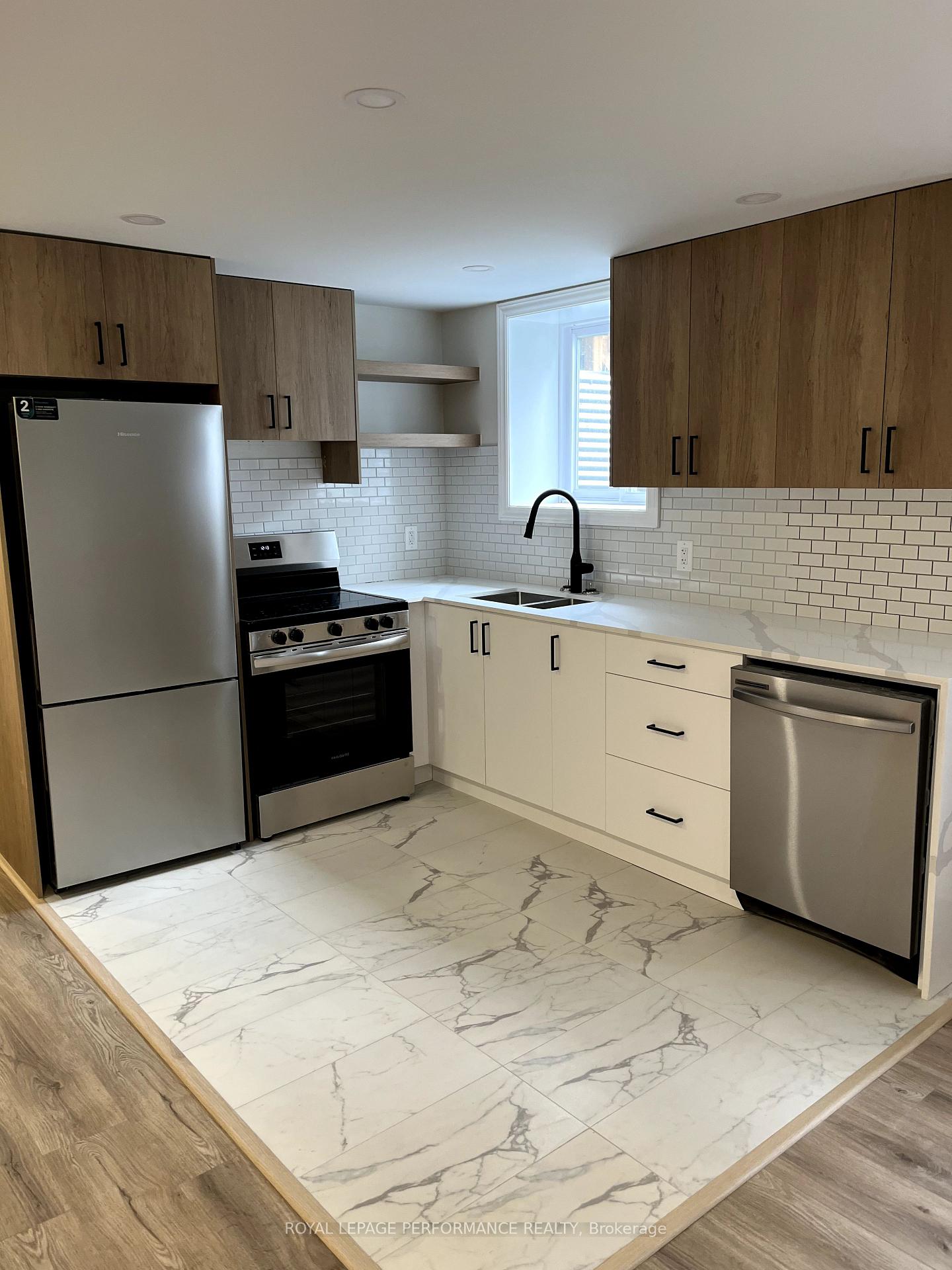 Photo 5 of Unit B, 882 Balsam Drive, Ottawa, Chatelaine Village — HOMEH