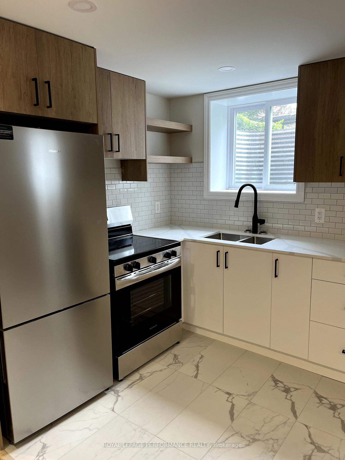 Photo 6 of Unit B, 882 Balsam Drive, Ottawa, Chatelaine Village — HOMEH