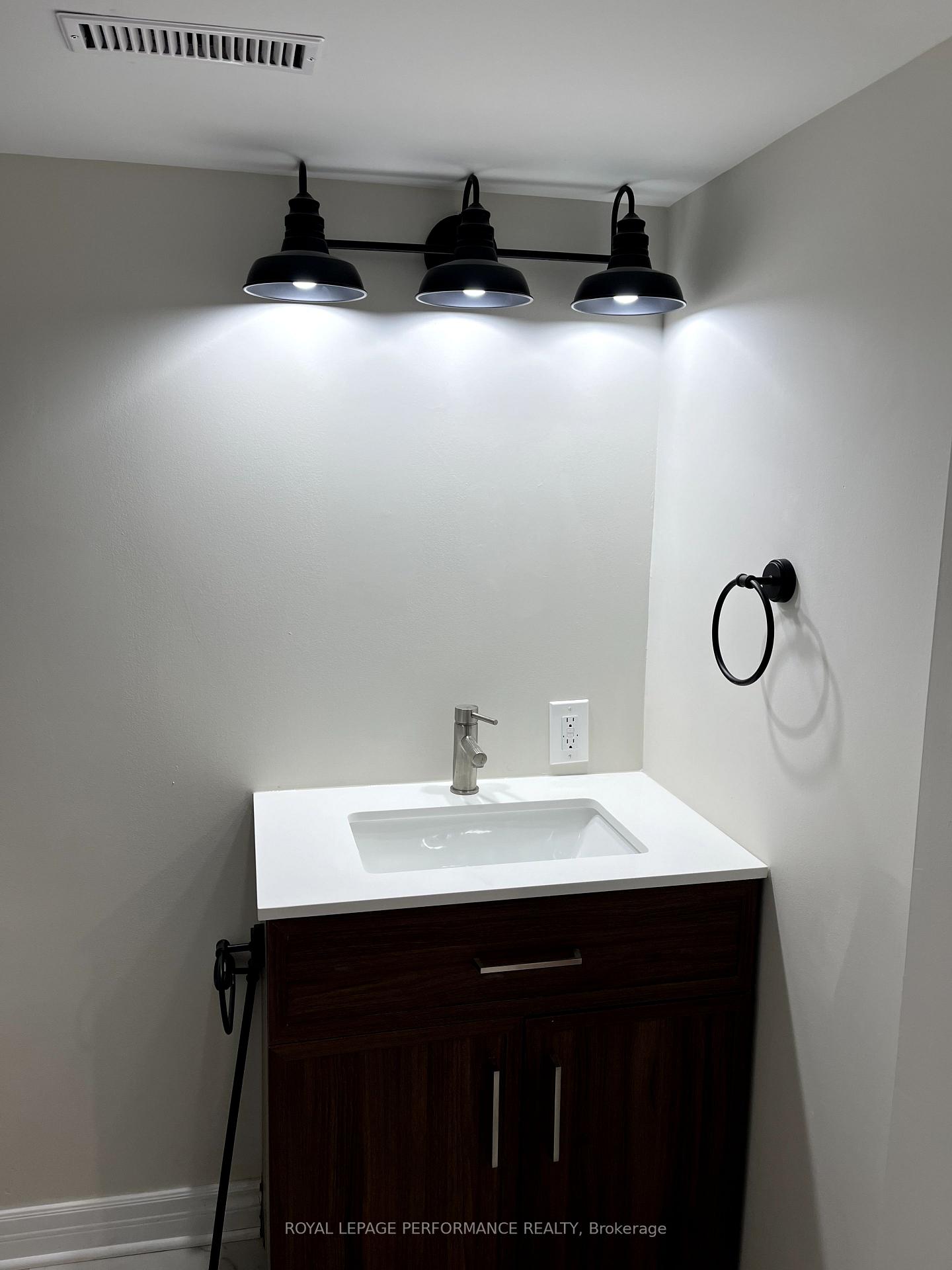 Photo 10 of Unit B, 882 Balsam Drive, Ottawa, Chatelaine Village — HOMEH