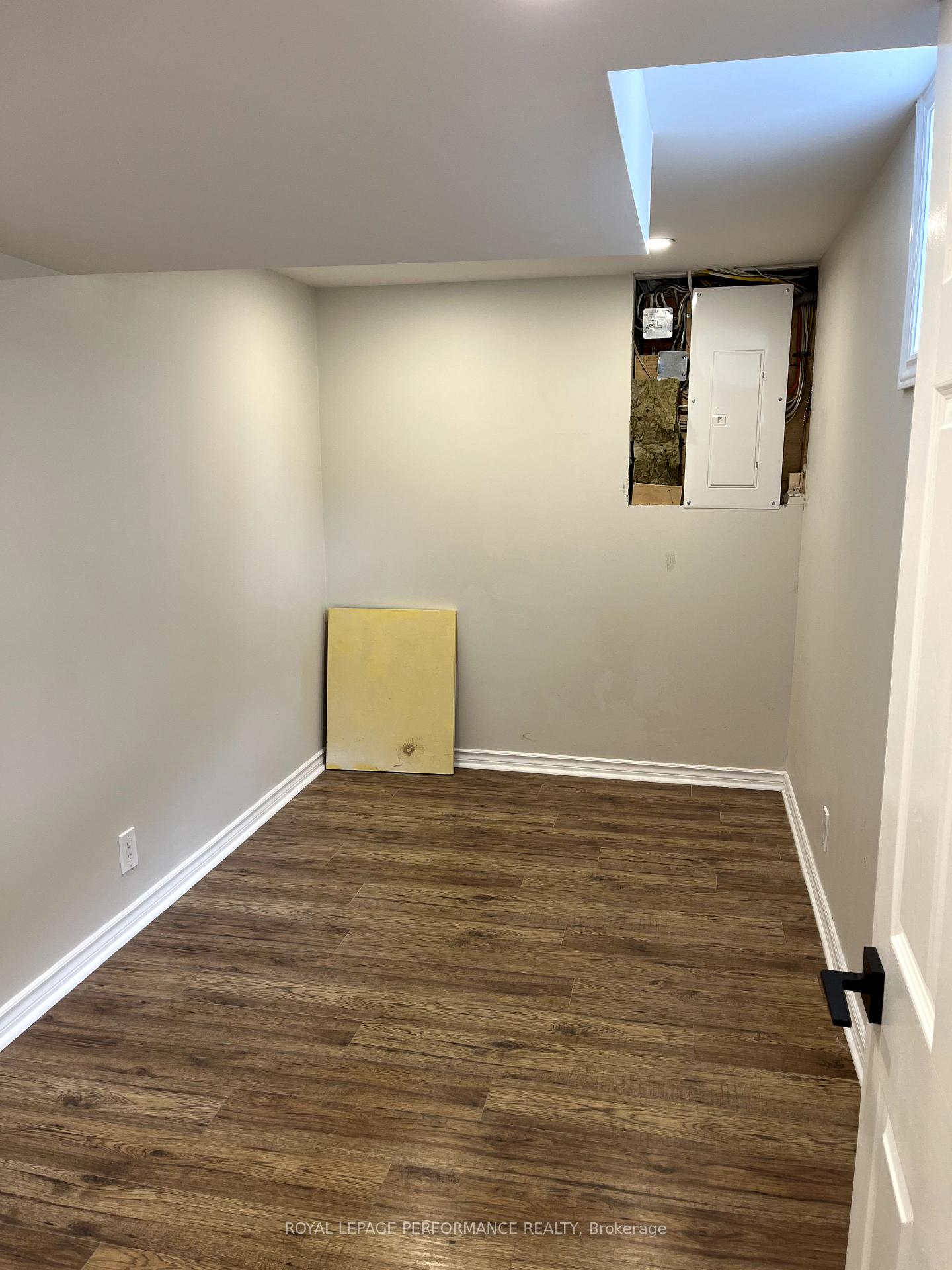 Photo 14 of Unit B, 882 Balsam Drive, Ottawa, Chatelaine Village — HOMEH