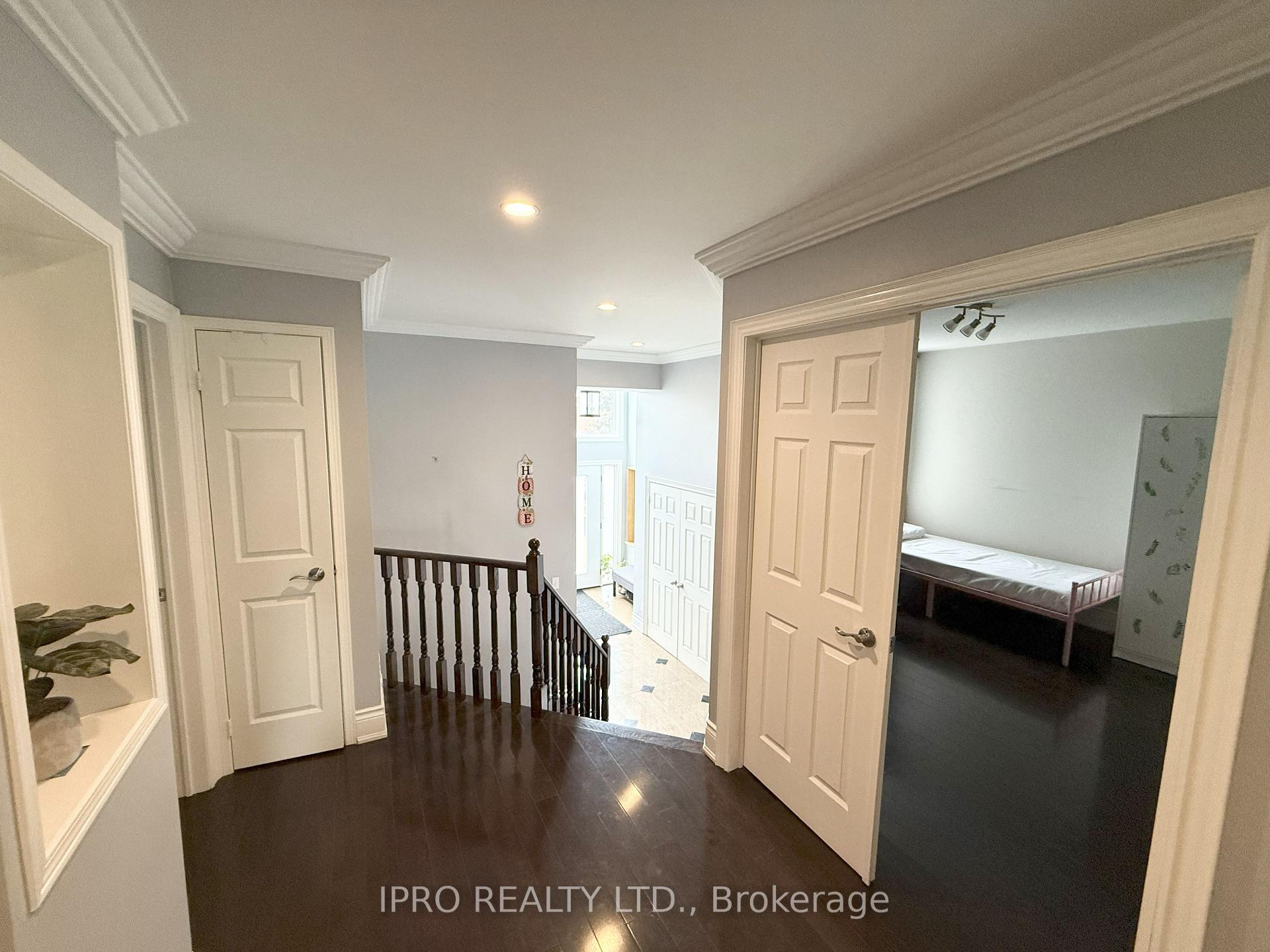 Photo 3 of Unit Upper, 5591 Whitehorn Avenue, Mississauga, East Credit — HOMEH