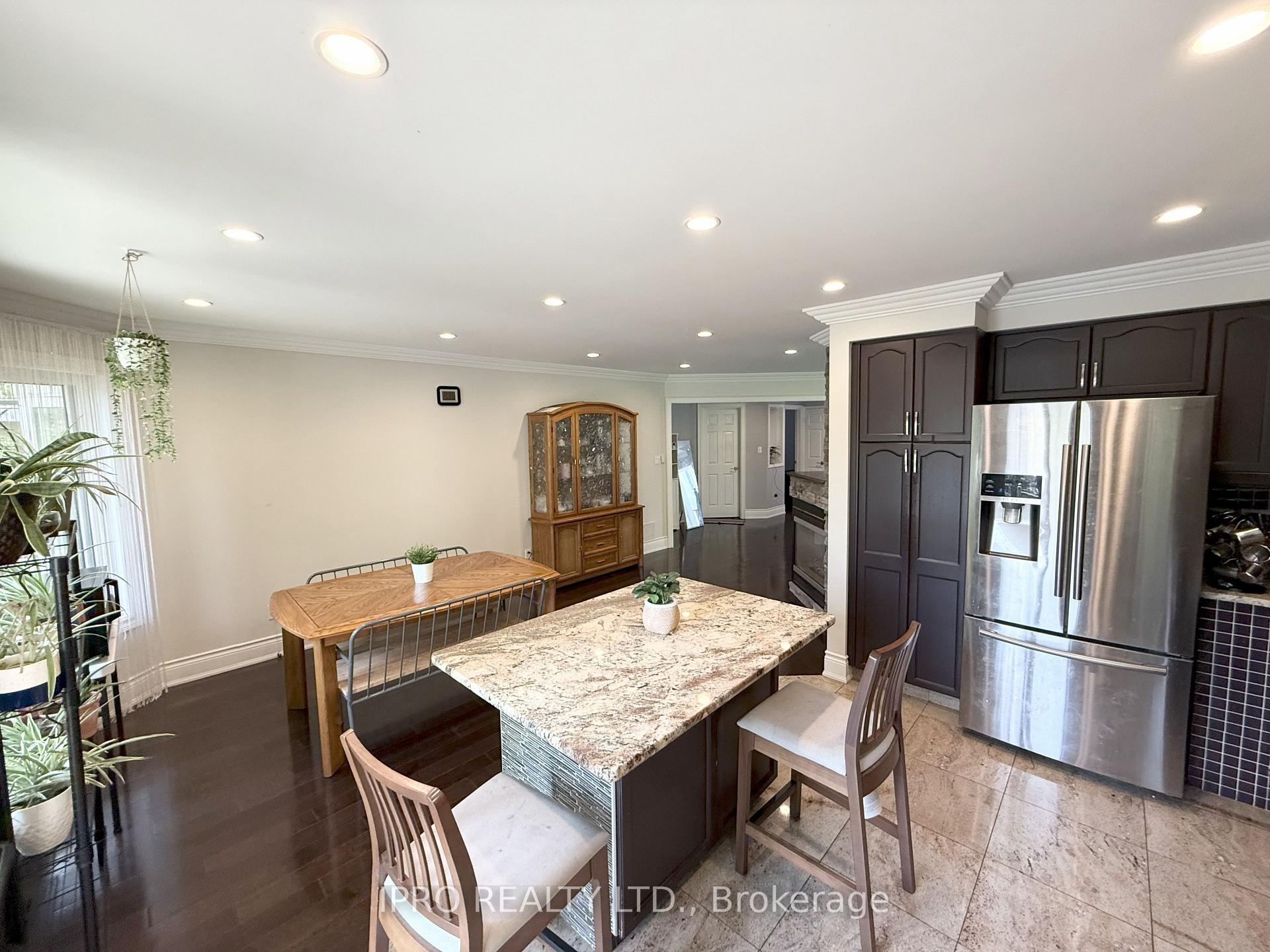 Photo 13 of Unit Upper, 5591 Whitehorn Avenue, Mississauga, East Credit — HOMEH