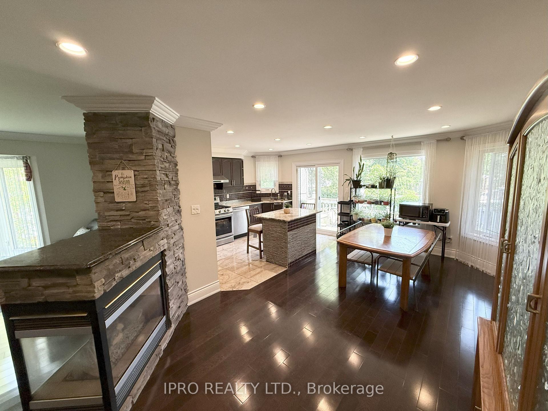 Photo 14 of Unit Upper, 5591 Whitehorn Avenue, Mississauga, East Credit — HOMEH
