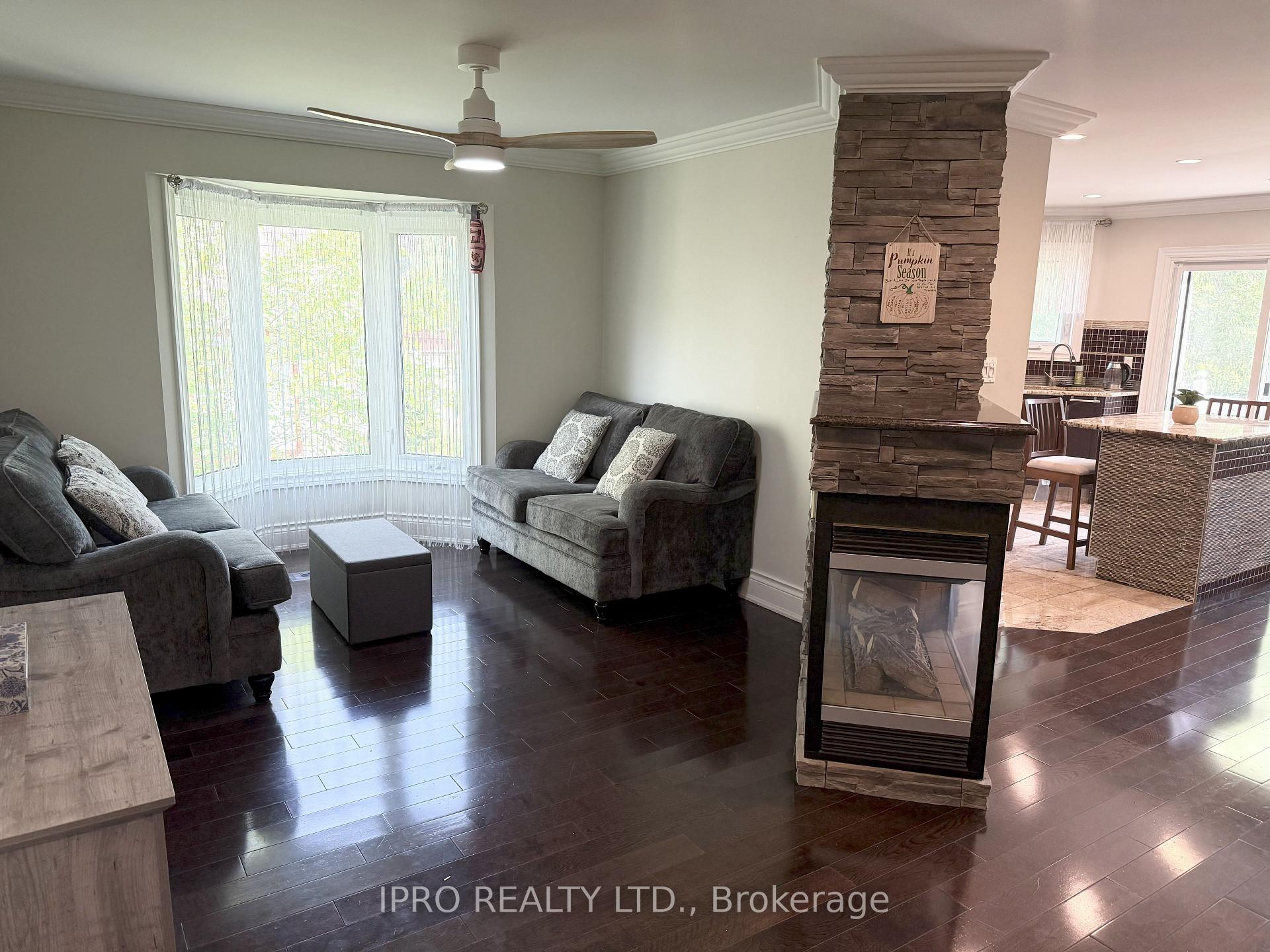 Photo 4 of Unit Upper, 5591 Whitehorn Avenue, Mississauga, East Credit — HOMEH