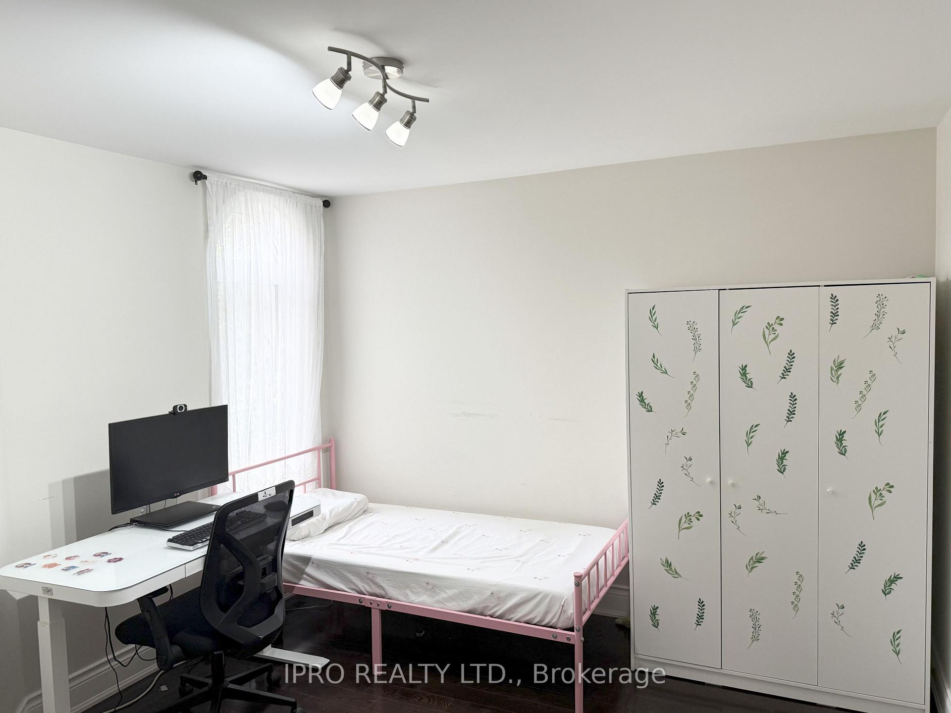 Photo 7 of Unit Upper, 5591 Whitehorn Avenue, Mississauga, East Credit — HOMEH