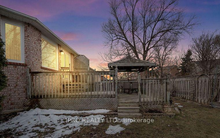 Photo 2 of Unit Upper, 5591 Whitehorn Avenue, Mississauga, East Credit — HOMEH