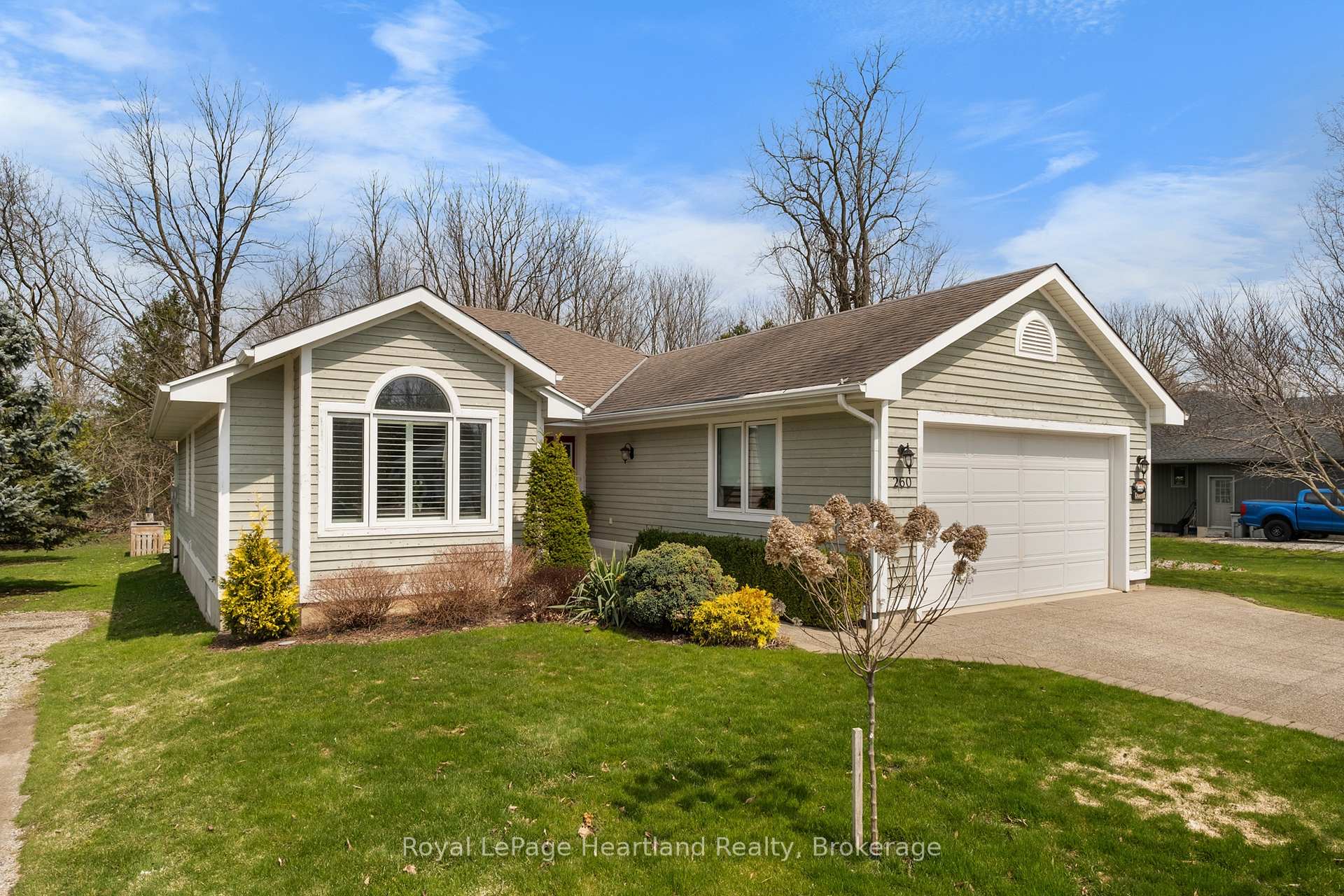 Photo 1 of 260 William Street E, North Middlesex, Parkhill — HOMEH
