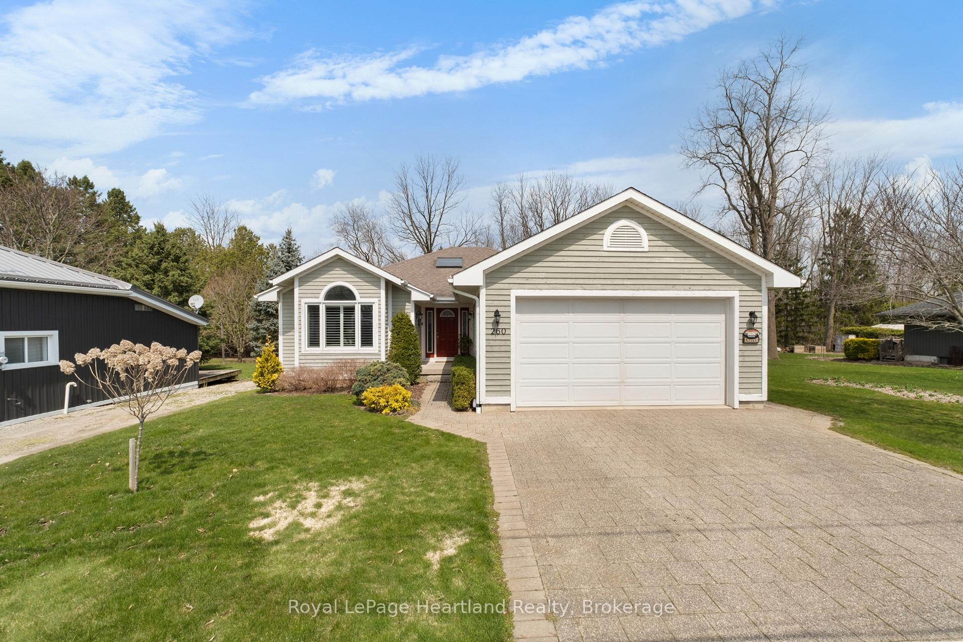 Photo 2 of 260 William Street E, North Middlesex, Parkhill — HOMEH