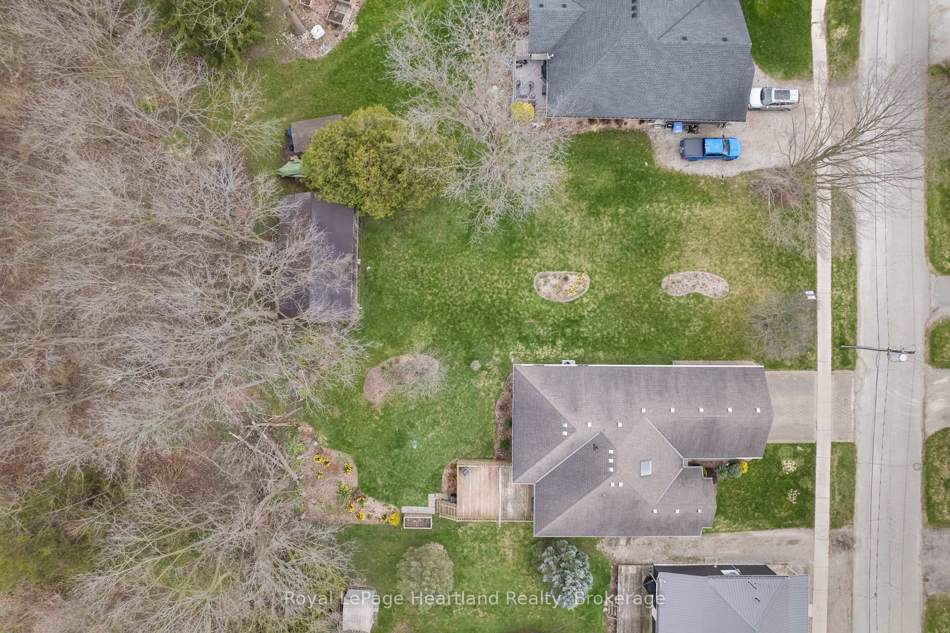 Photo 4 of 260 William Street E, North Middlesex, Parkhill — HOMEH