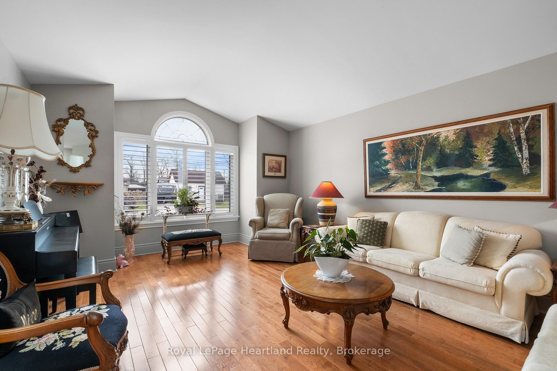 Photo 5 of 260 William Street E, North Middlesex, Parkhill — HOMEH