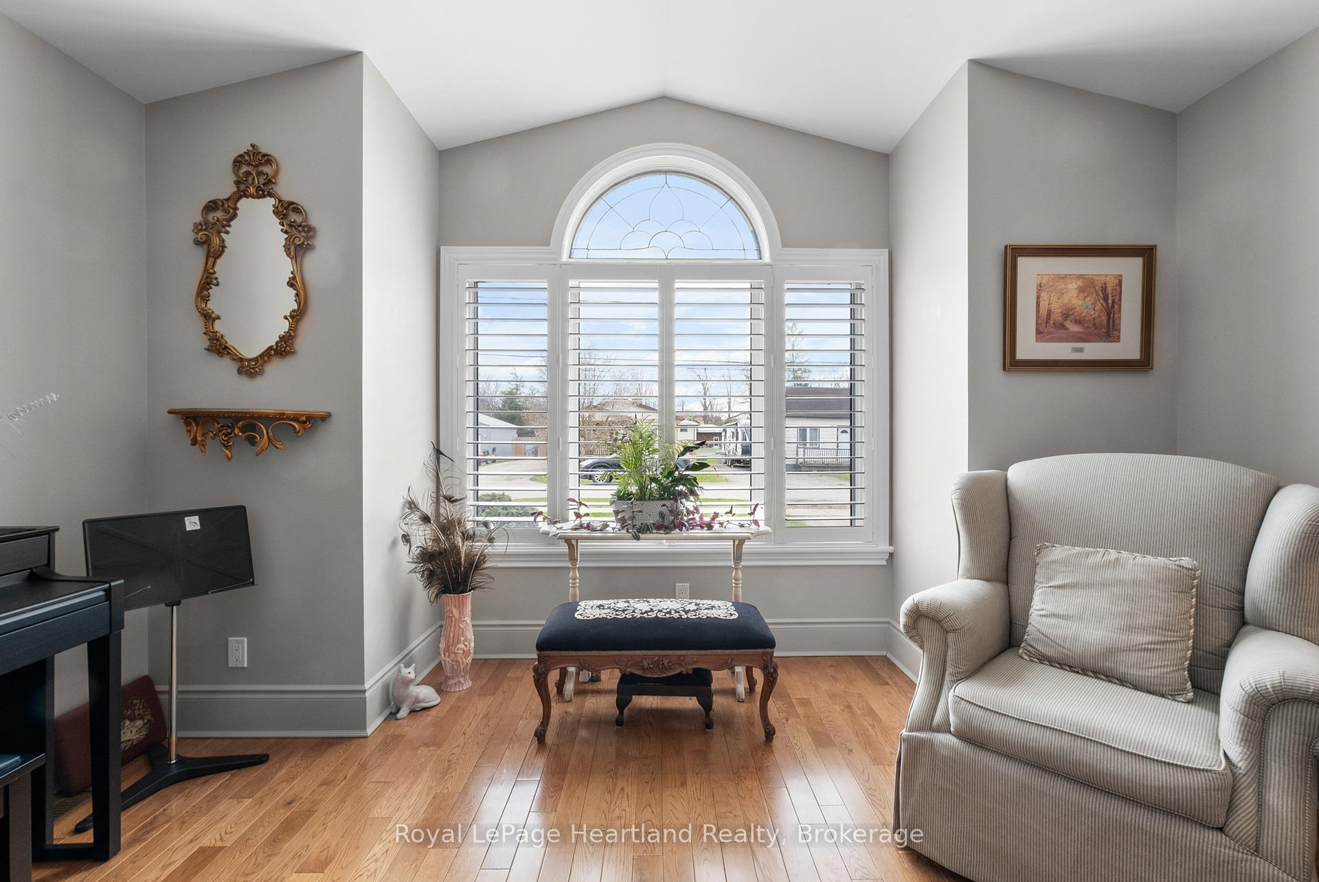 Photo 6 of 260 William Street E, North Middlesex, Parkhill — HOMEH