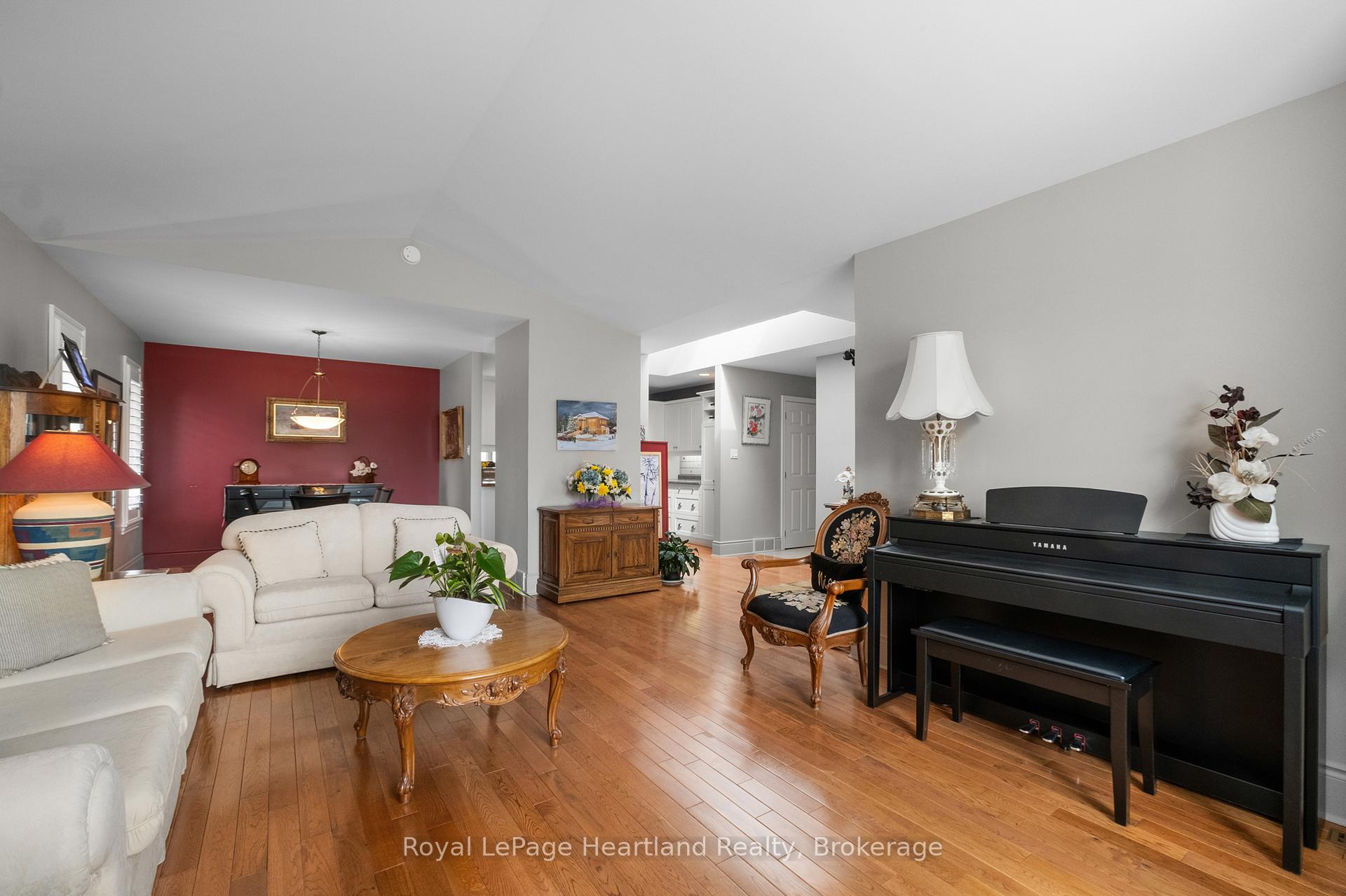 Photo 8 of 260 William Street E, North Middlesex, Parkhill — HOMEH
