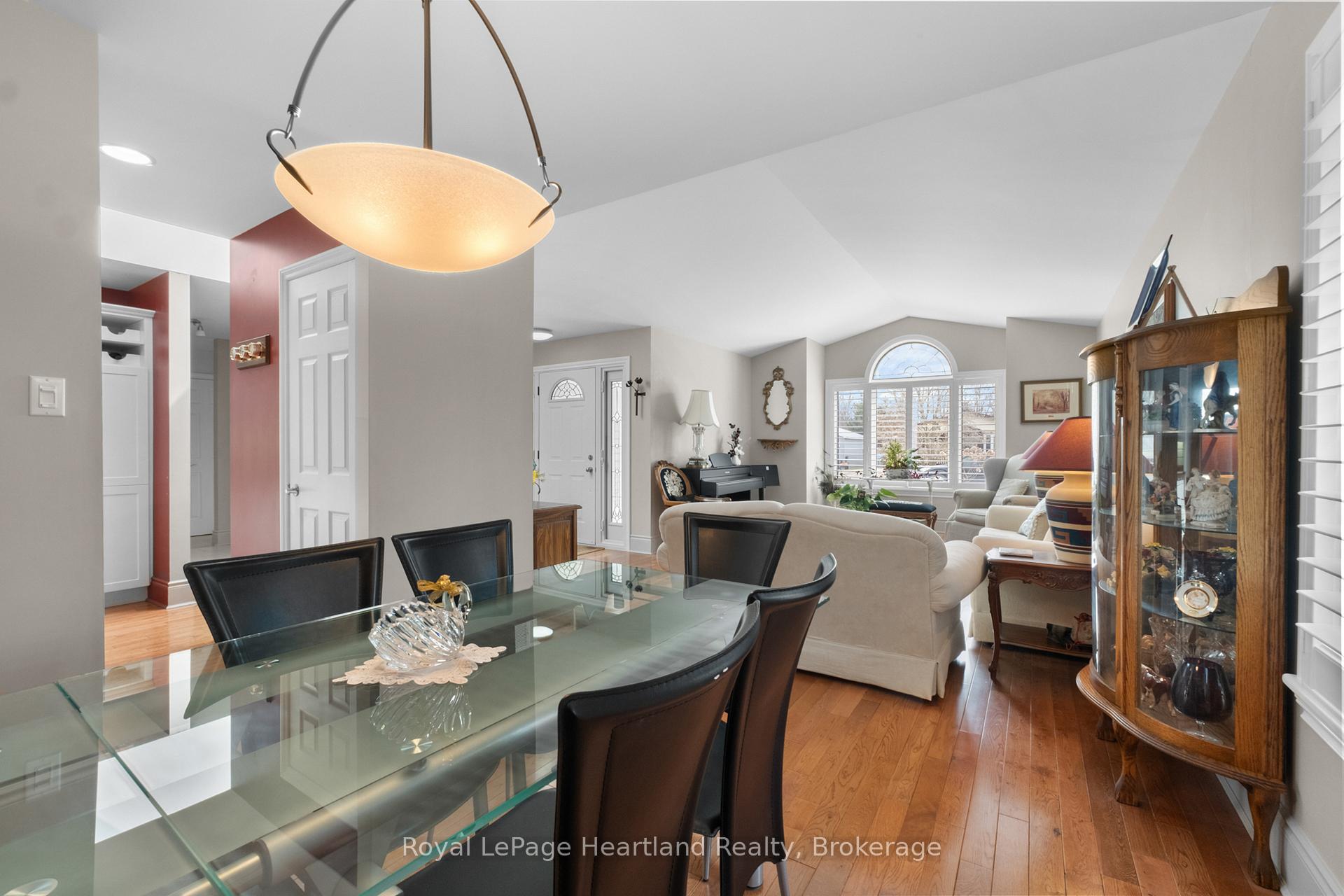 Photo 10 of 260 William Street E, North Middlesex, Parkhill — HOMEH