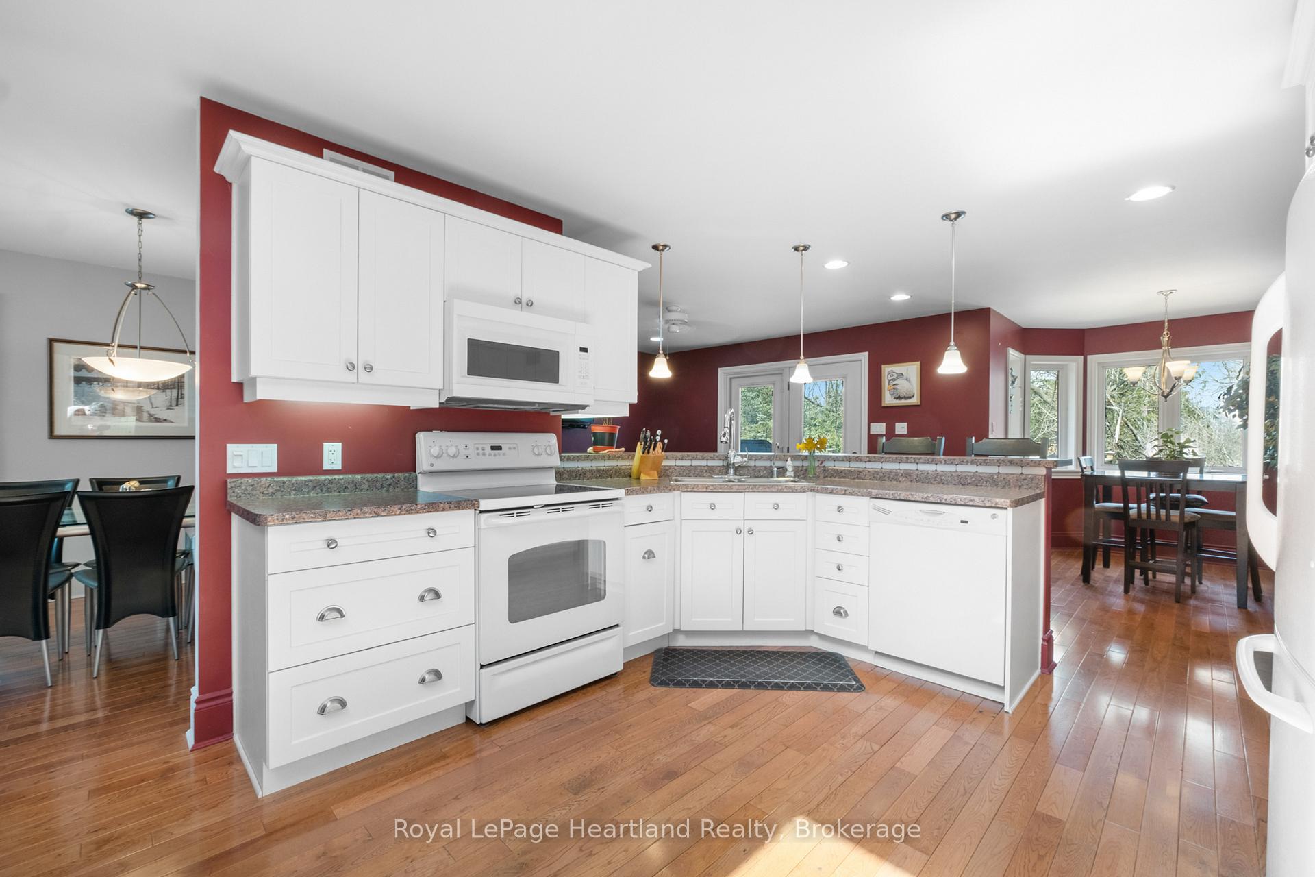 Photo 11 of 260 William Street E, North Middlesex, Parkhill — HOMEH