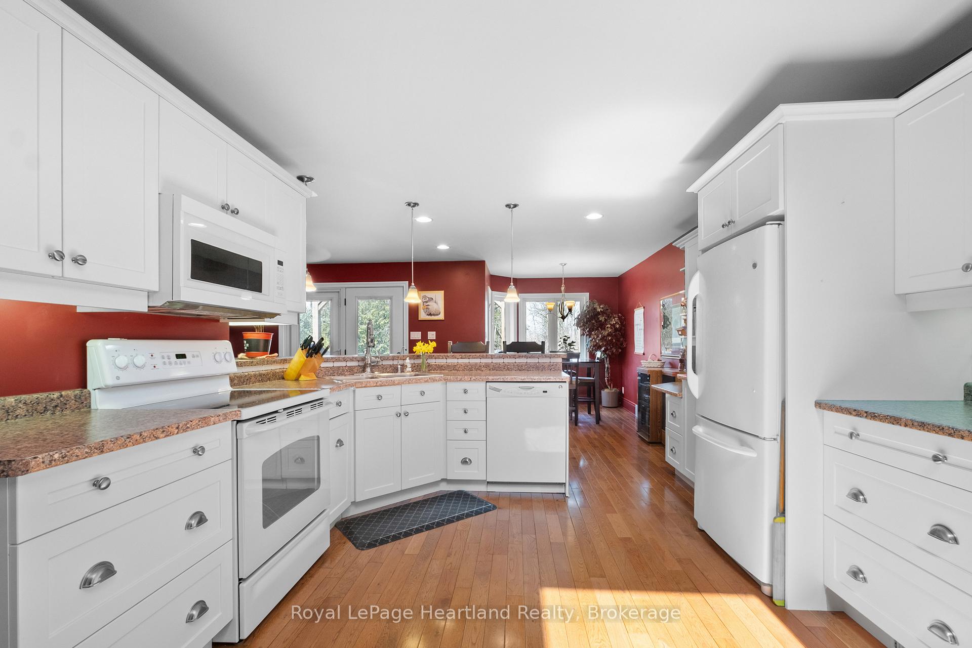 Photo 12 of 260 William Street E, North Middlesex, Parkhill — HOMEH