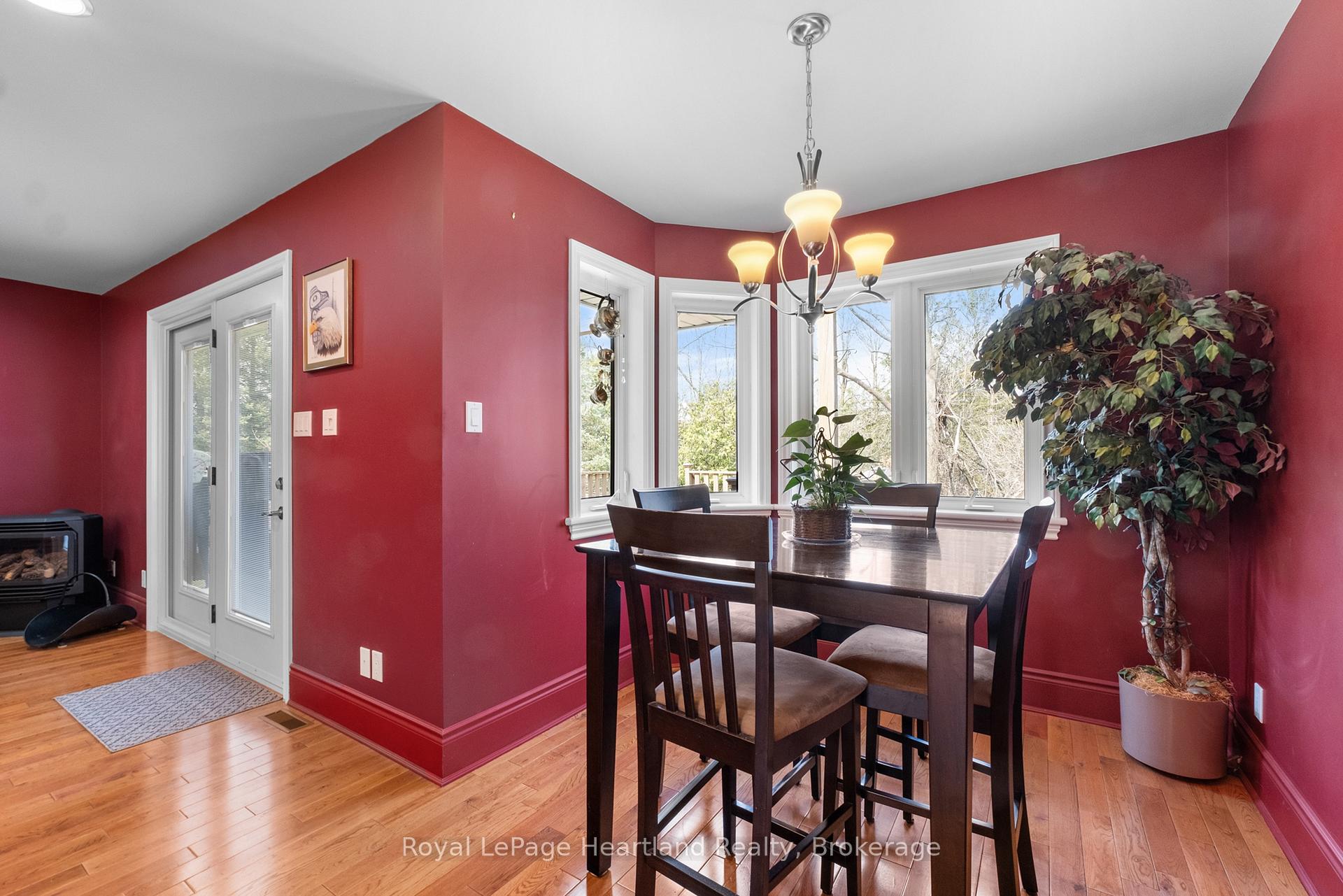 Photo 13 of 260 William Street E, North Middlesex, Parkhill — HOMEH