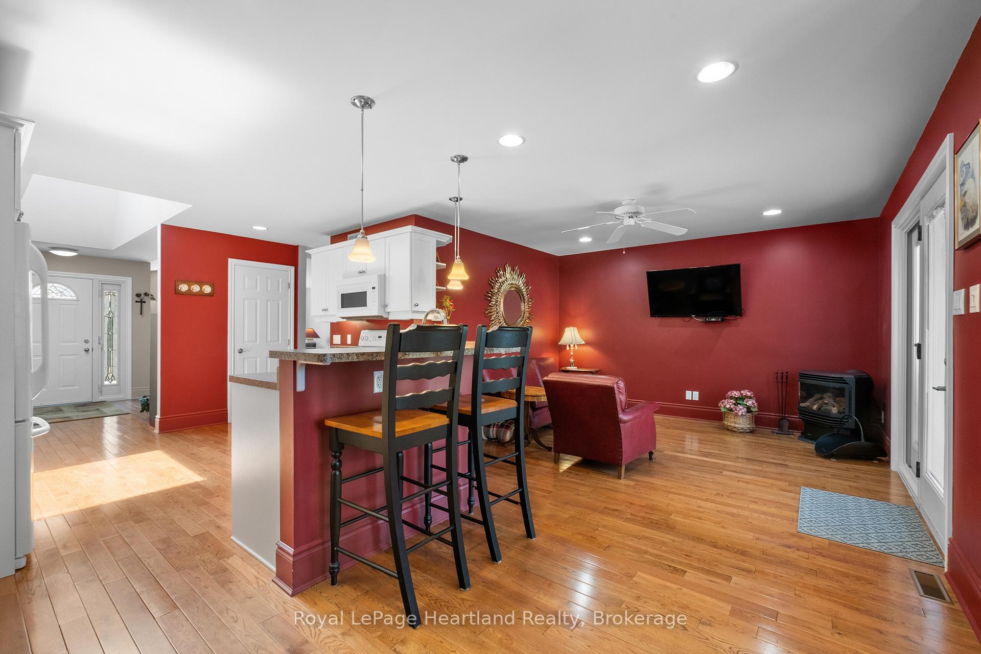 Photo 14 of 260 William Street E, North Middlesex, Parkhill — HOMEH