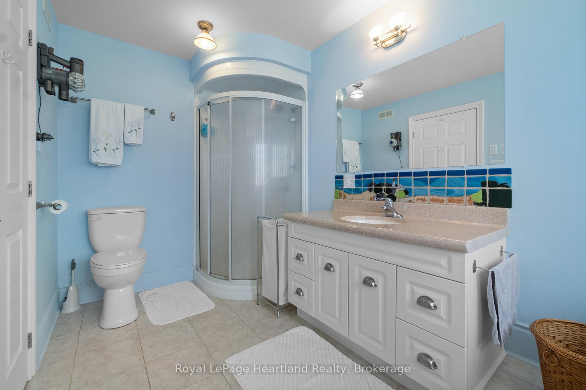 Photo 21 of 260 William Street E, North Middlesex, Parkhill — HOMEH