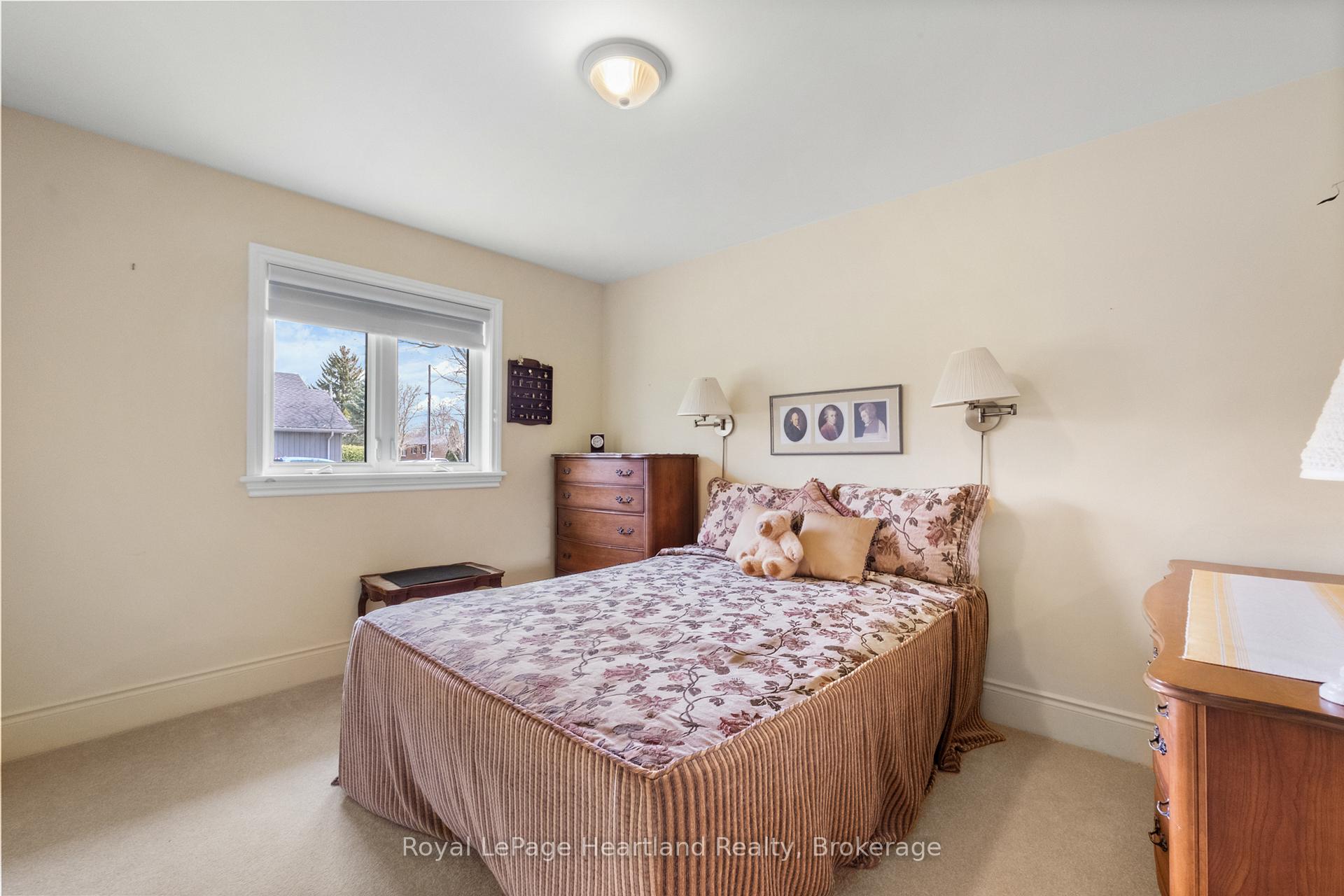 Photo 22 of 260 William Street E, North Middlesex, Parkhill — HOMEH