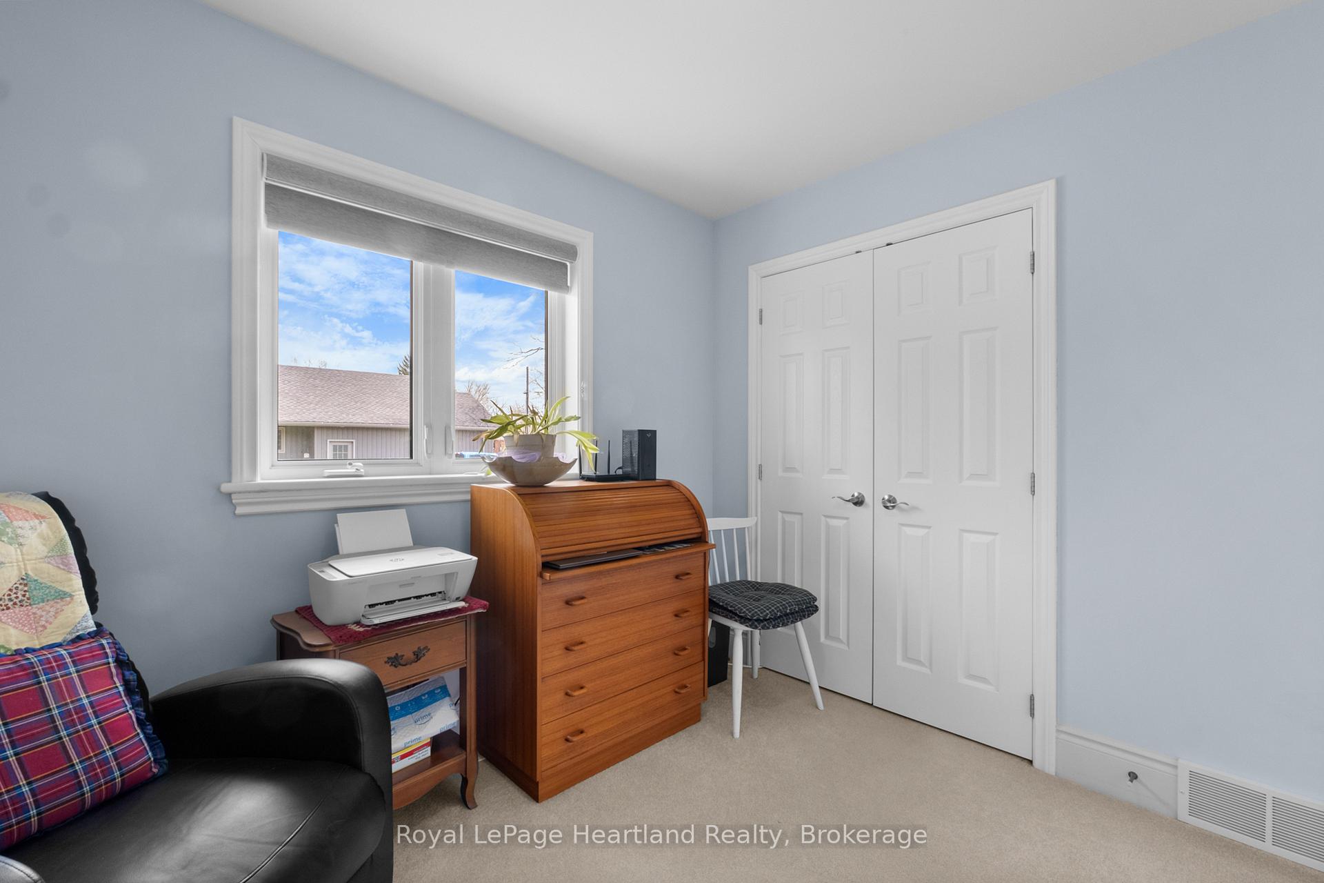 Photo 25 of 260 William Street E, North Middlesex, Parkhill — HOMEH