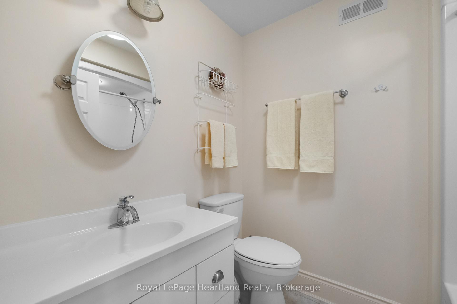 Photo 26 of 260 William Street E, North Middlesex, Parkhill — HOMEH