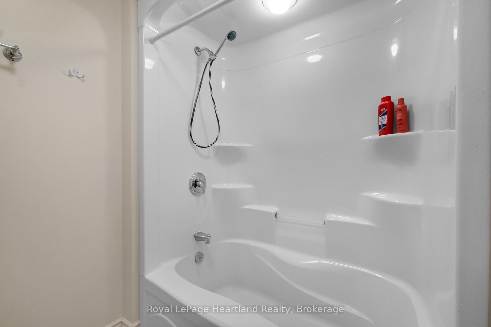Photo 27 of 260 William Street E, North Middlesex, Parkhill — HOMEH