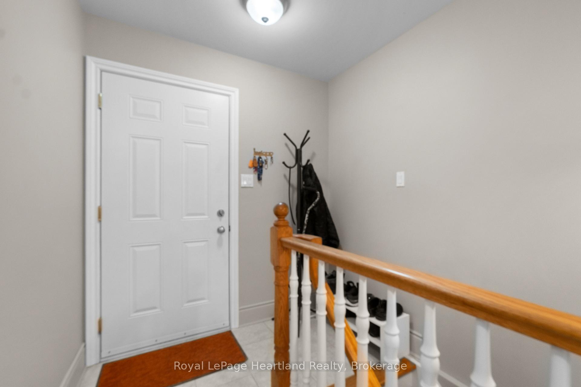 Photo 29 of 260 William Street E, North Middlesex, Parkhill — HOMEH