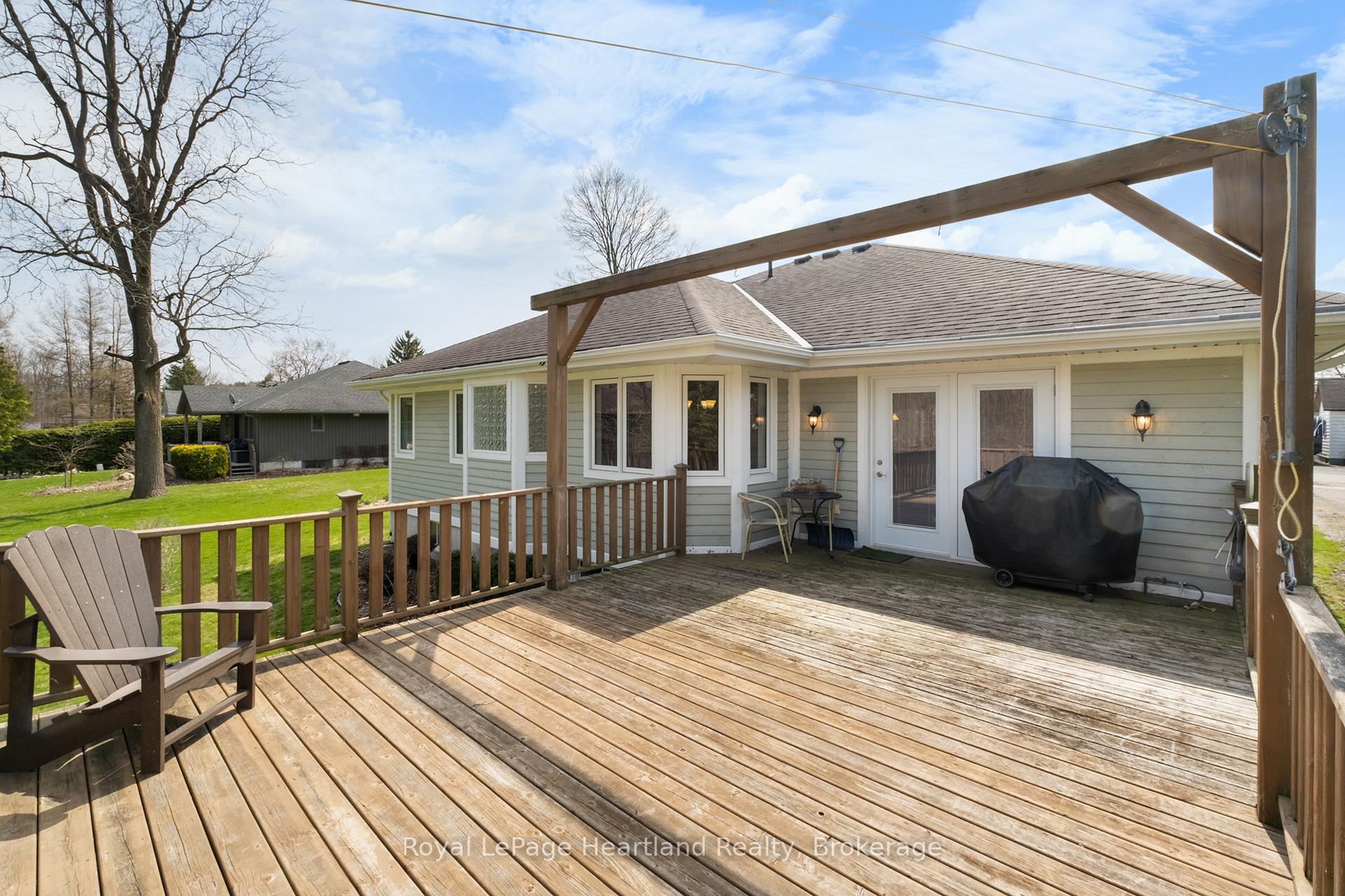 Photo 32 of 260 William Street E, North Middlesex, Parkhill — HOMEH