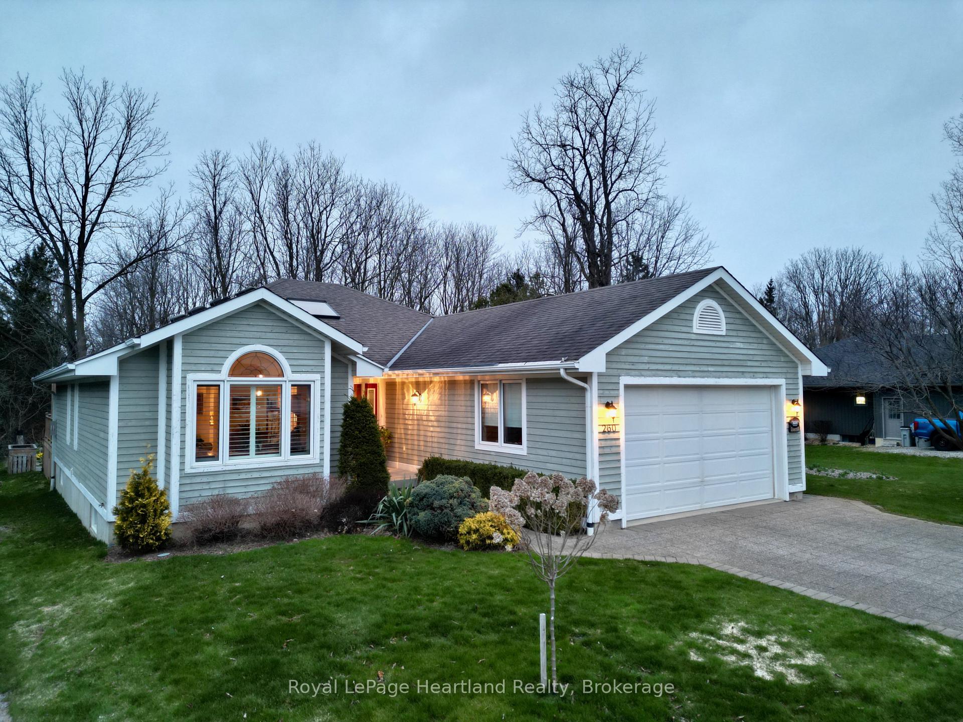 Photo 34 of 260 William Street E, North Middlesex, Parkhill — HOMEH