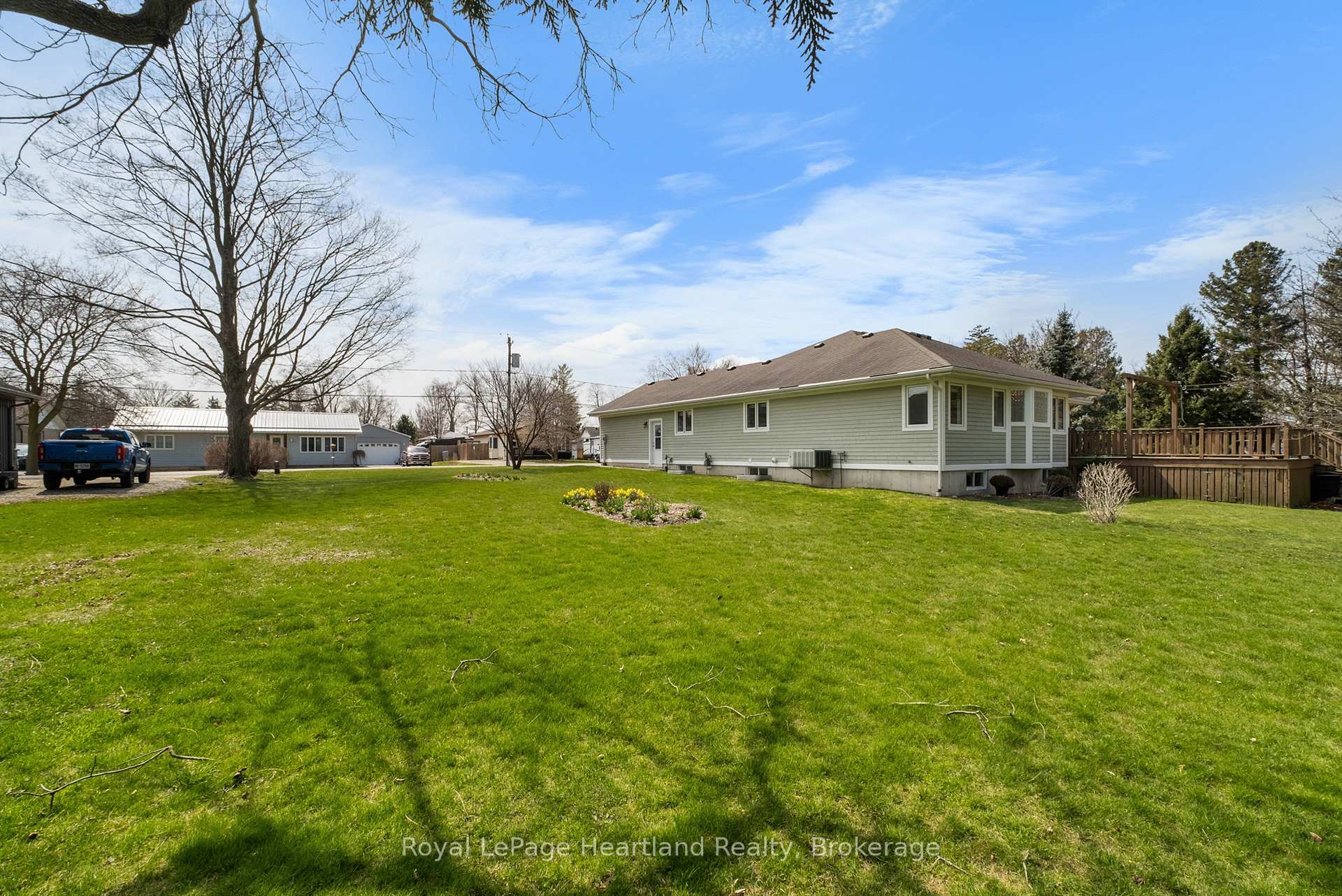 Photo 39 of 260 William Street E, North Middlesex, Parkhill — HOMEH