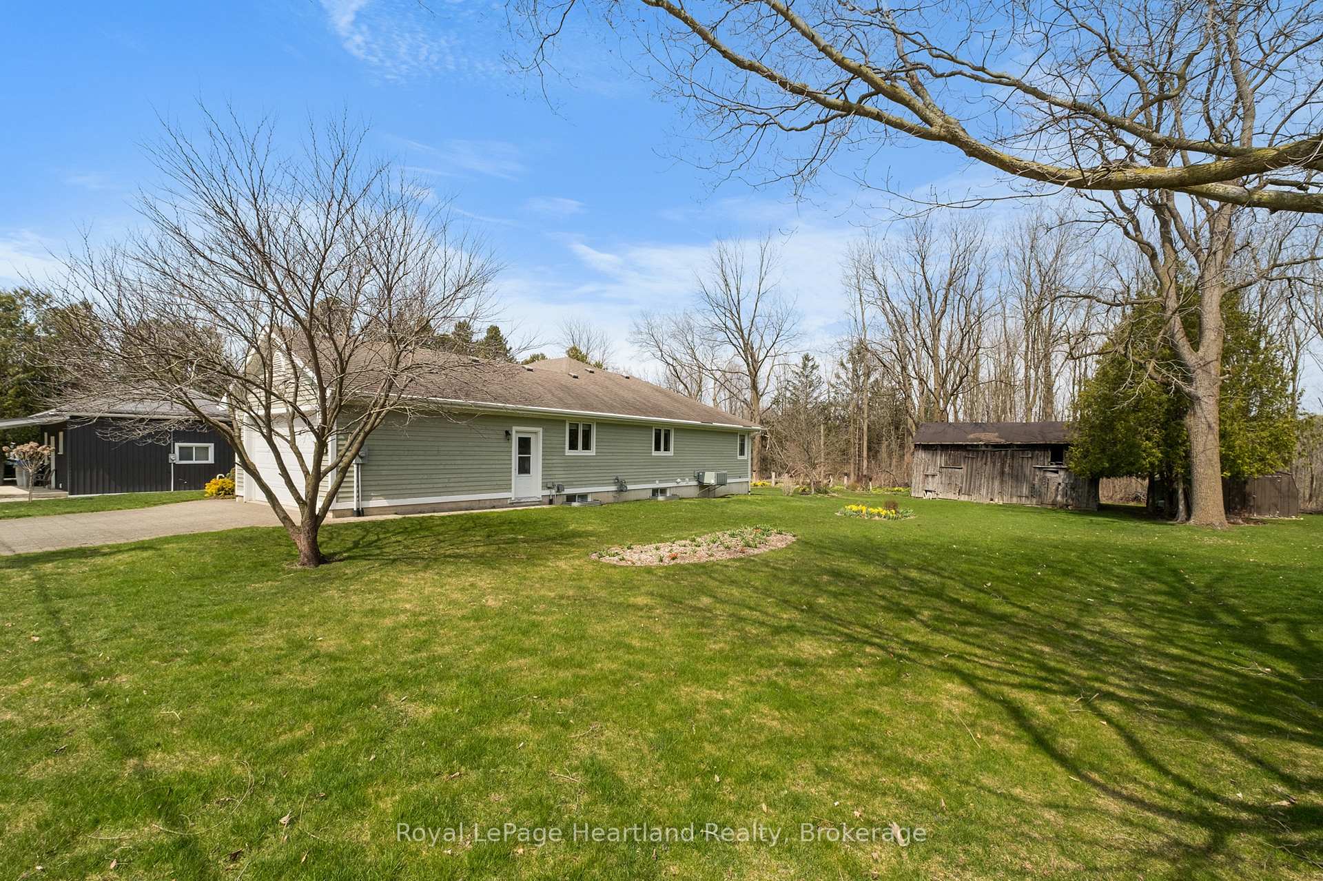 Photo 41 of 260 William Street E, North Middlesex, Parkhill — HOMEH