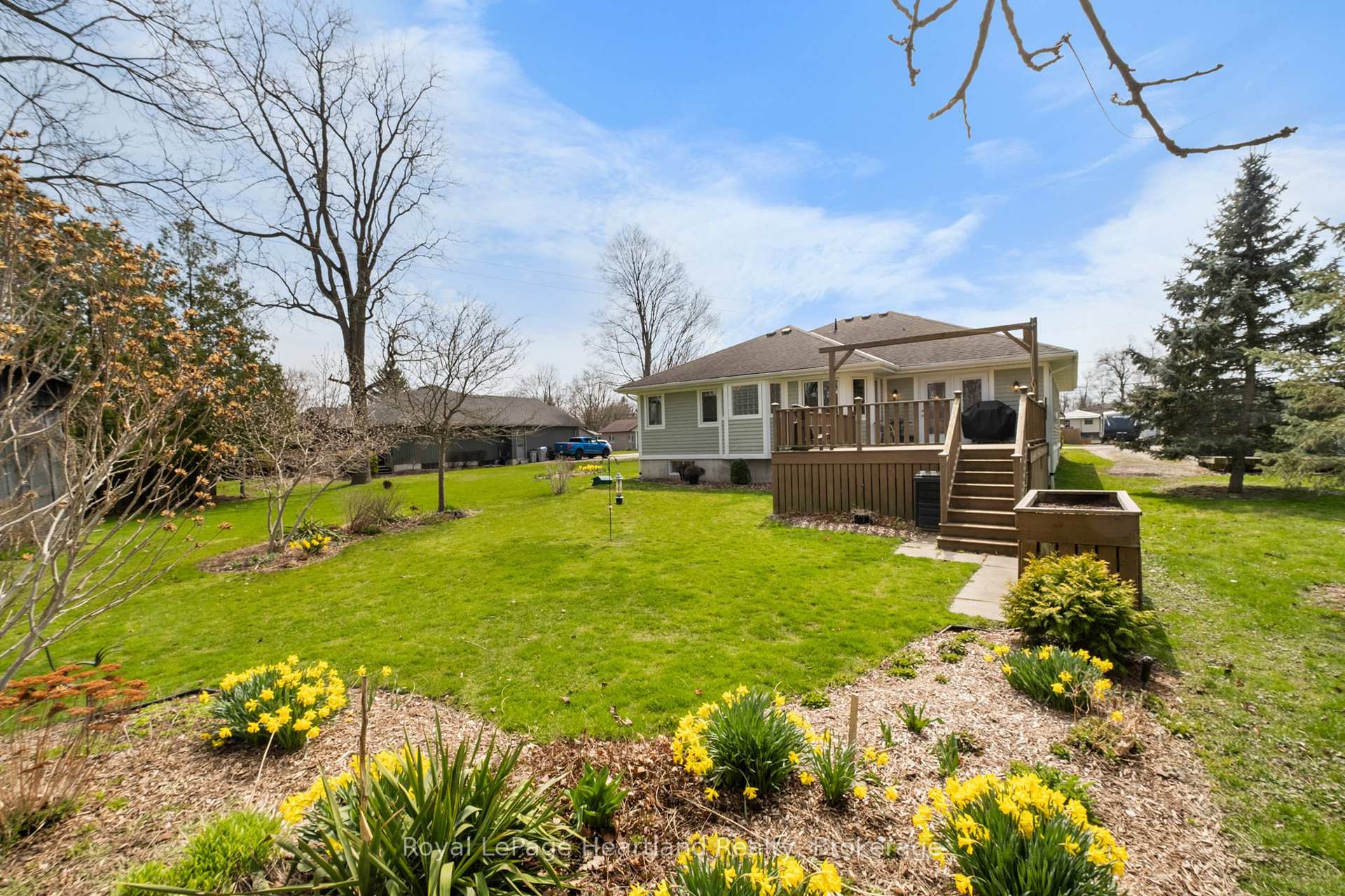 Photo 44 of 260 William Street E, North Middlesex, Parkhill — HOMEH