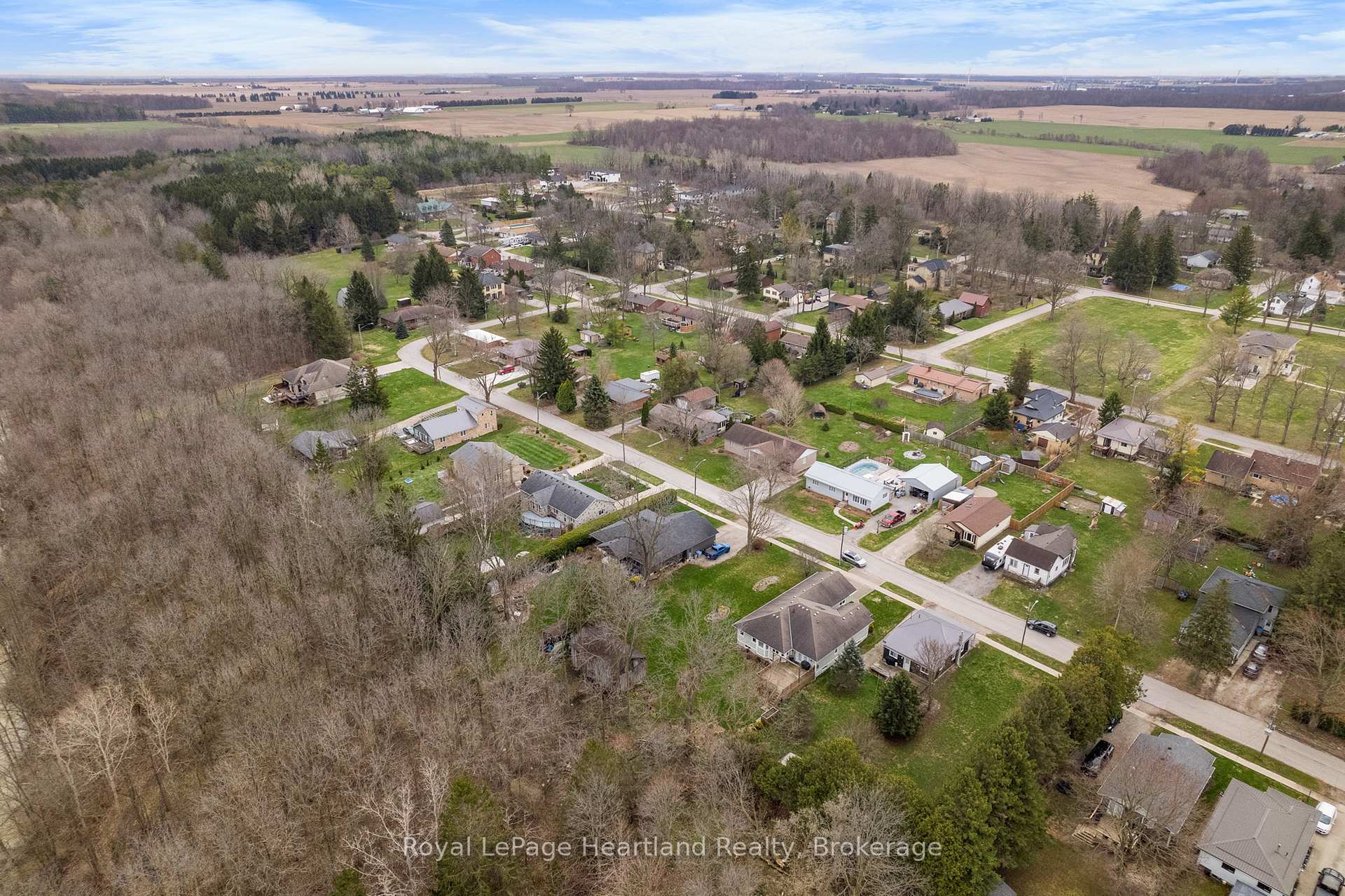 Photo 46 of 260 William Street E, North Middlesex, Parkhill — HOMEH