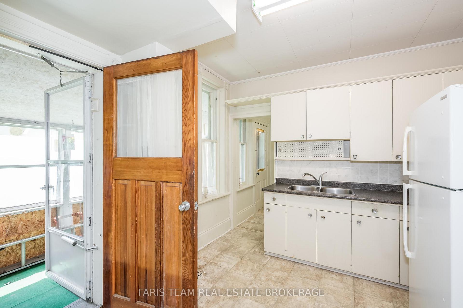 Photo 5 of 9 Borland Street E, Orillia — HOMEH