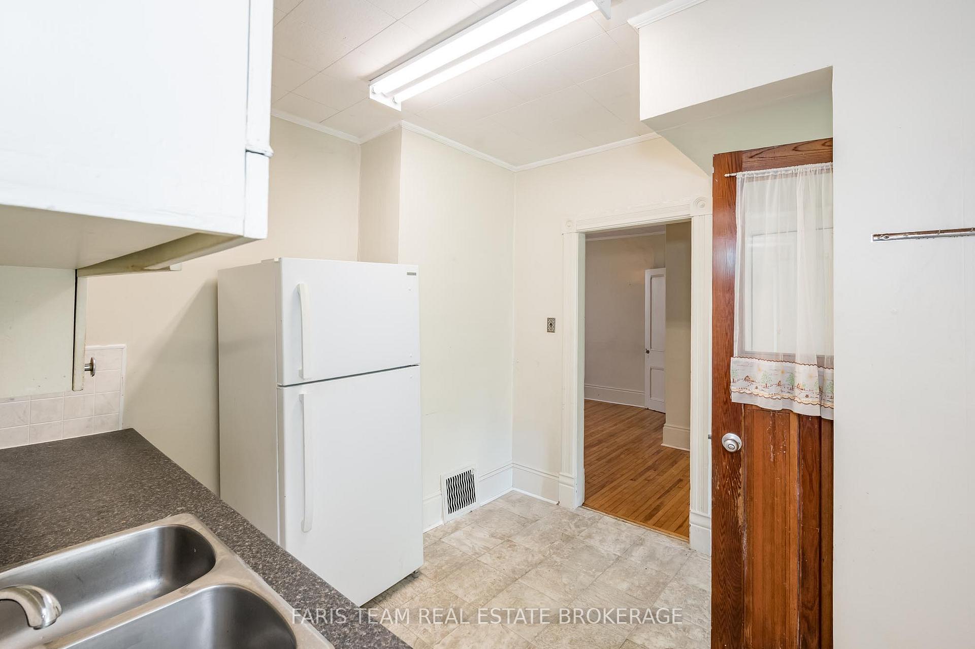 Photo 6 of 9 Borland Street E, Orillia — HOMEH