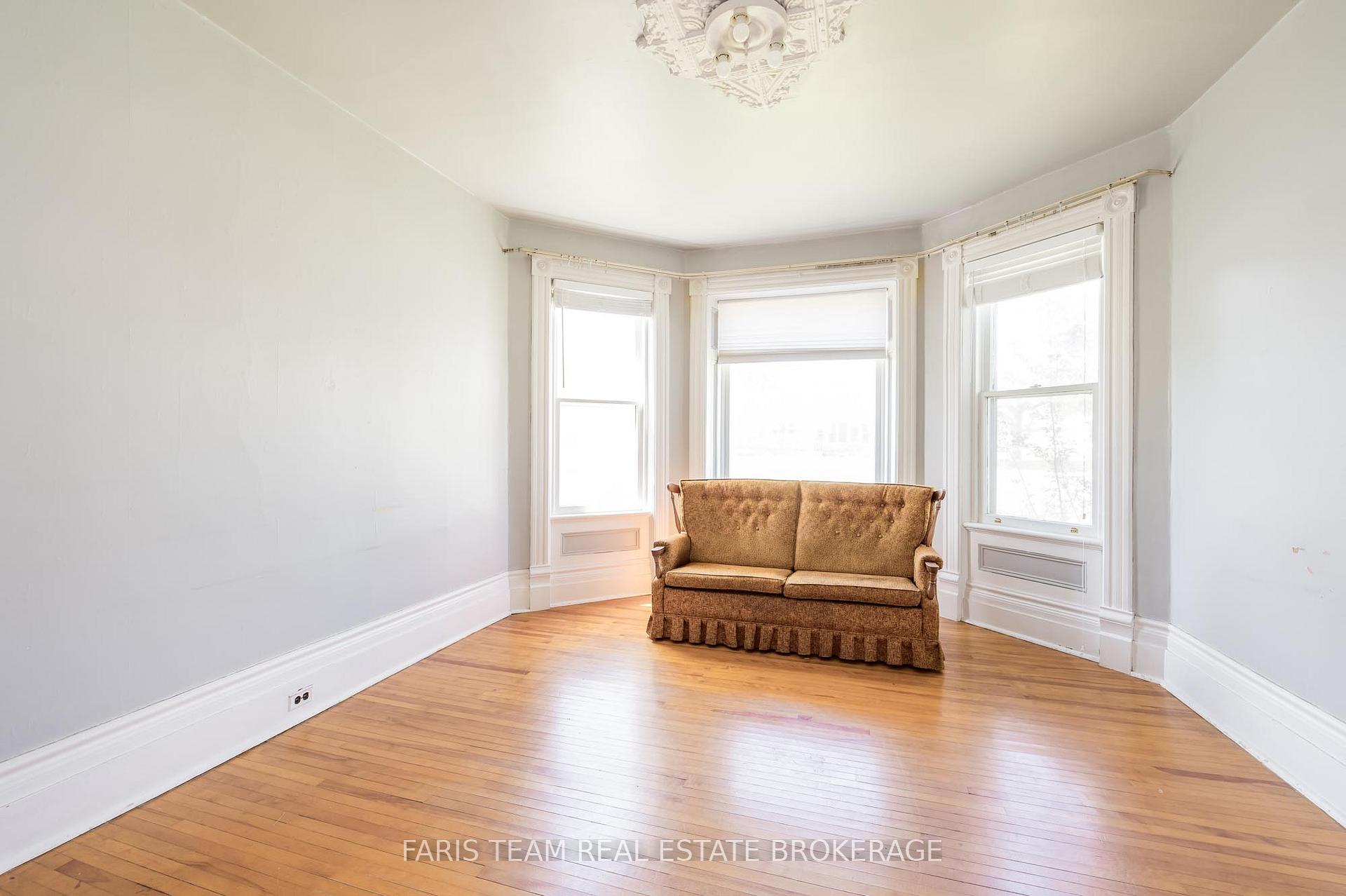 Photo 11 of 9 Borland Street E, Orillia — HOMEH