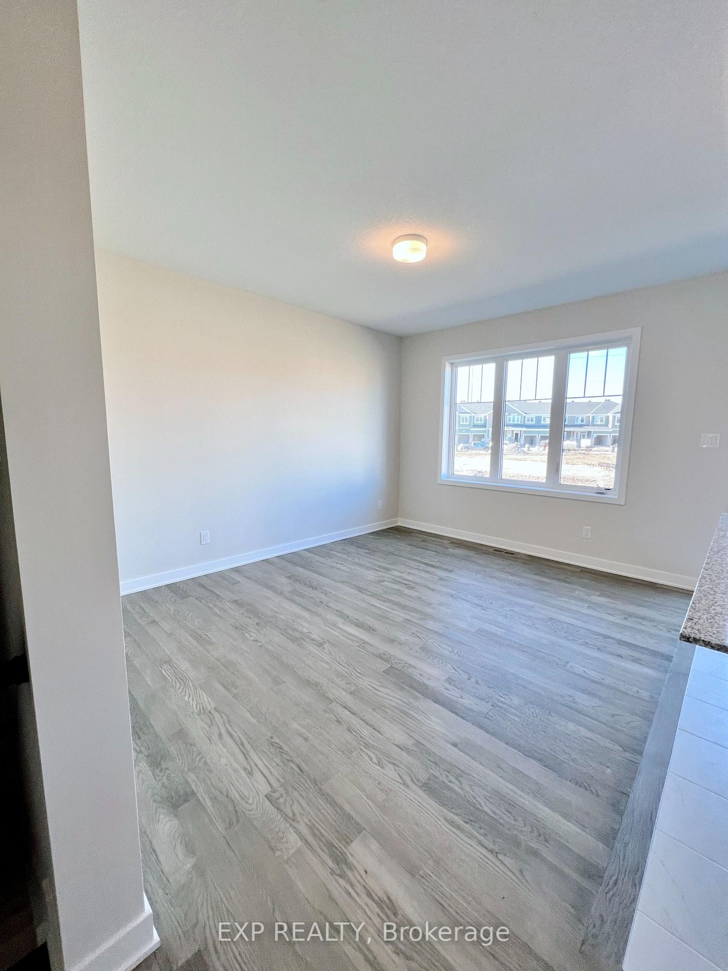 Photo 8 of 2147 Winsome Terrace, Ottawa, Fallingbrook/Gardenway South — HOMEH