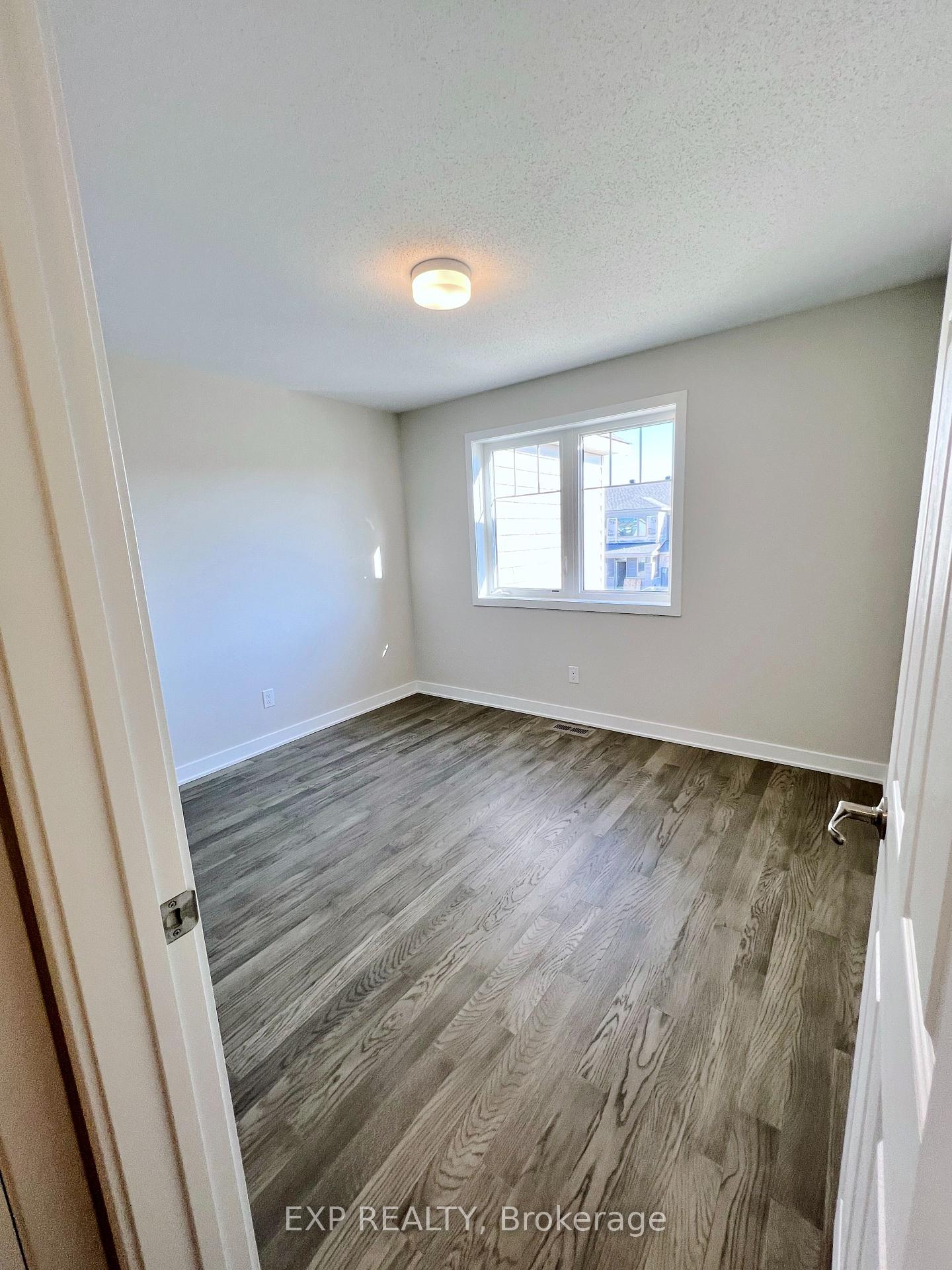 Photo 12 of 2147 Winsome Terrace, Ottawa, Fallingbrook/Gardenway South — HOMEH