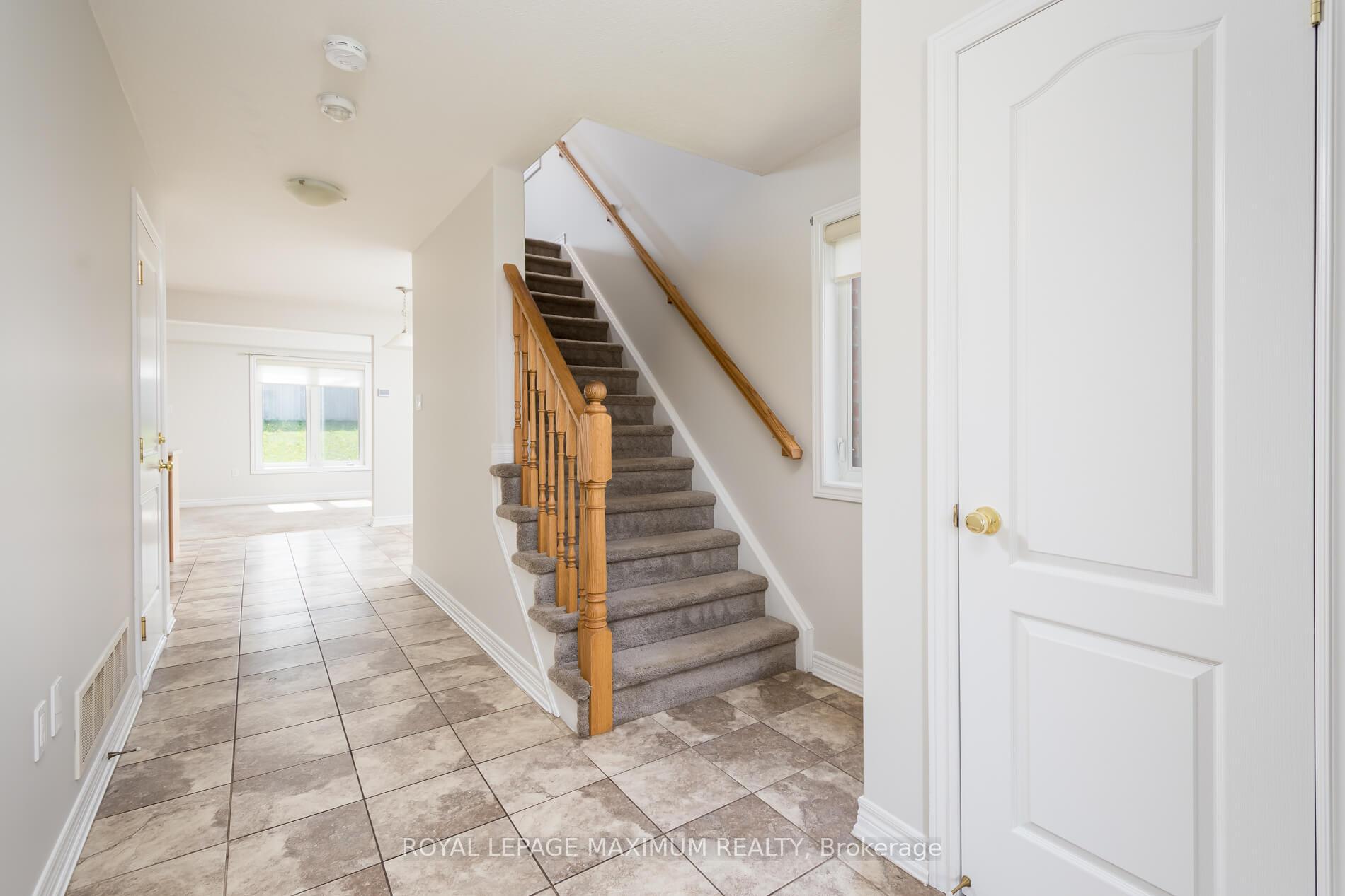 Photo 5 of 137 Hutchinson Drive, New Tecumseth, Alliston — HOMEH