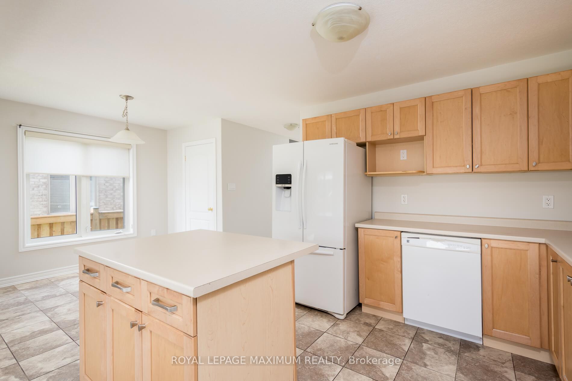 Photo 10 of 137 Hutchinson Drive, New Tecumseth, Alliston — HOMEH
