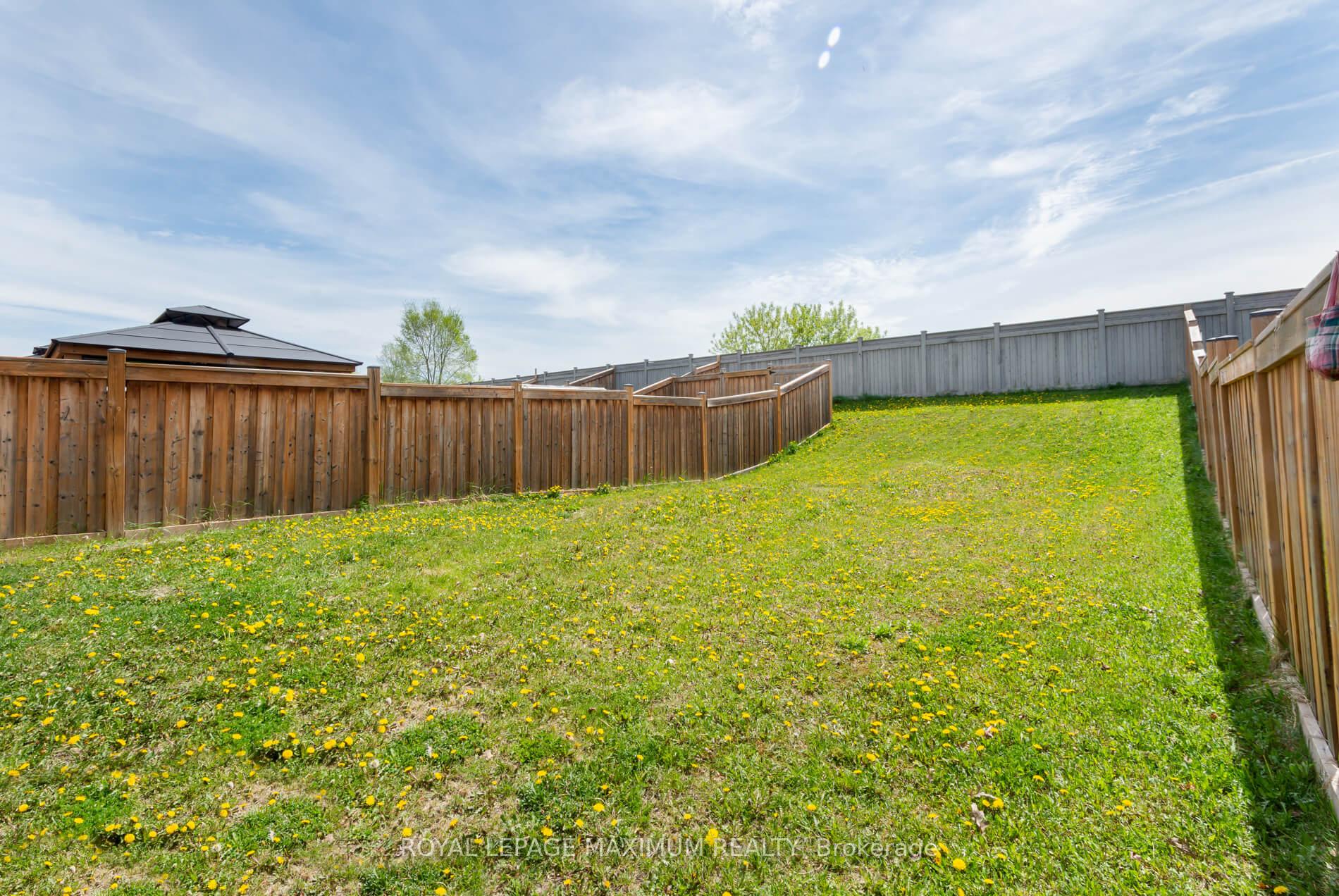 Photo 32 of 137 Hutchinson Drive, New Tecumseth, Alliston — HOMEH