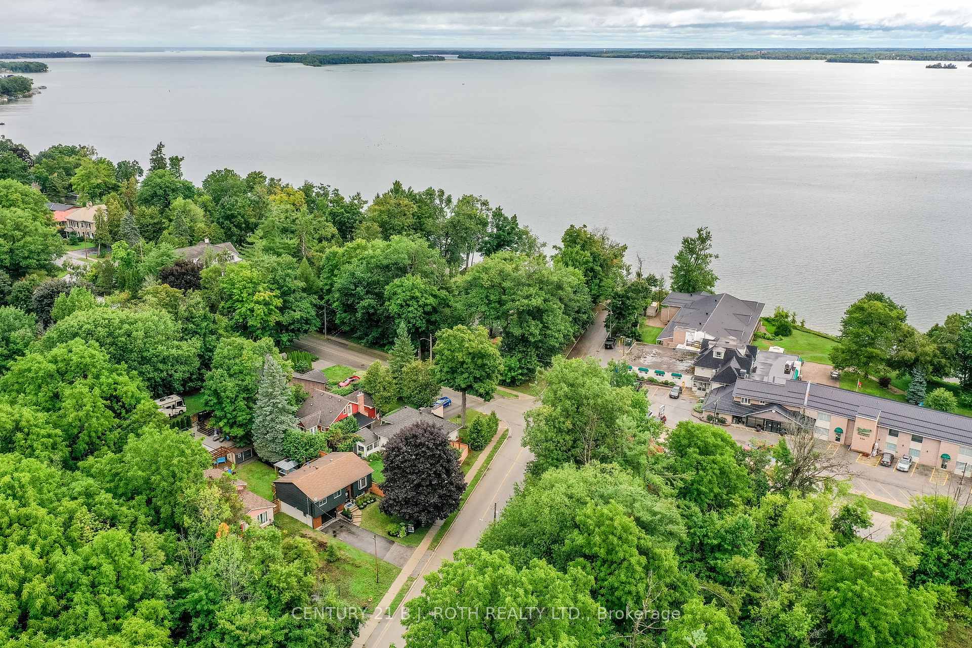 Photo 3 of 212 Borland Street E, Orillia — HOMEH