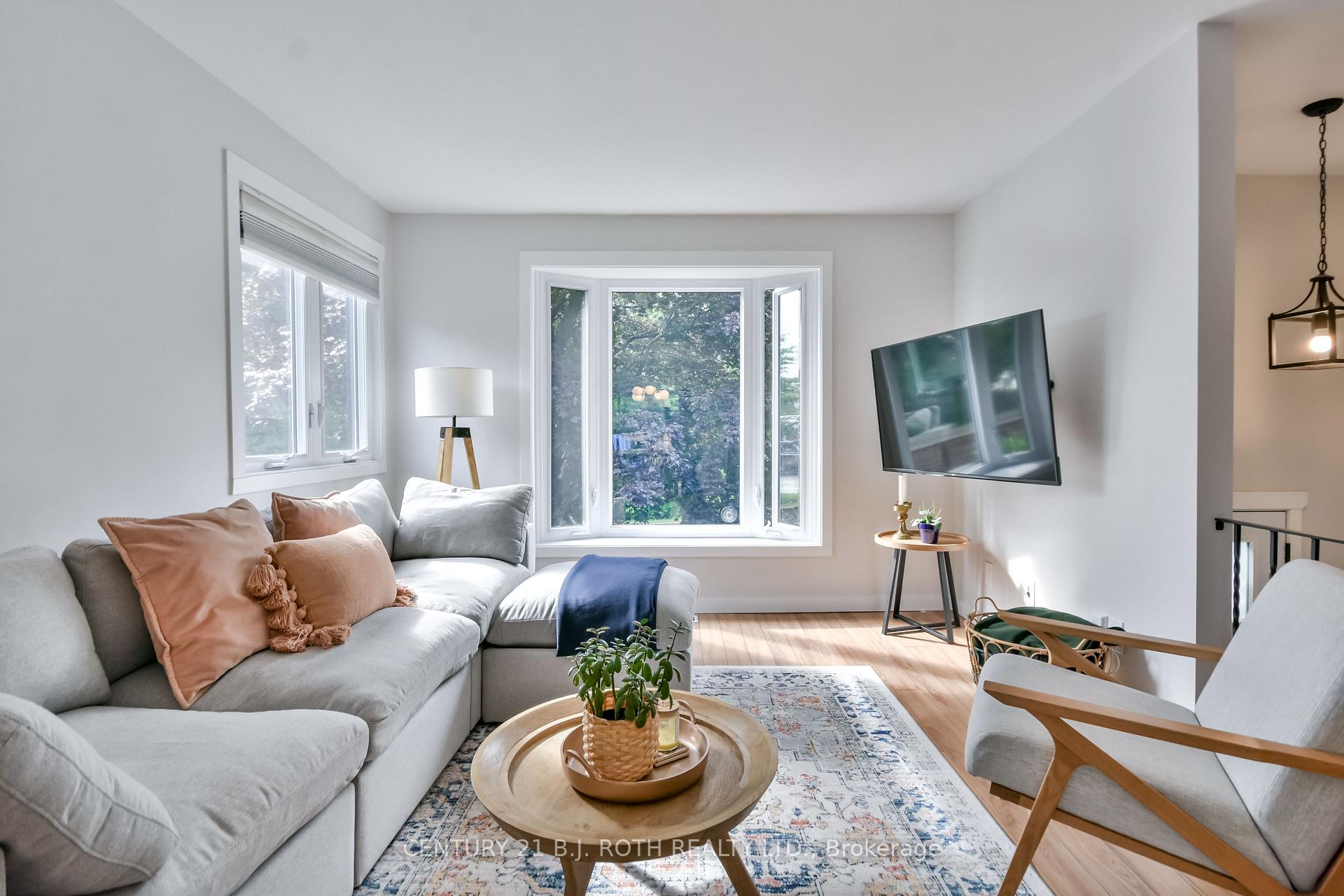Photo 4 of 212 Borland Street E, Orillia — HOMEH