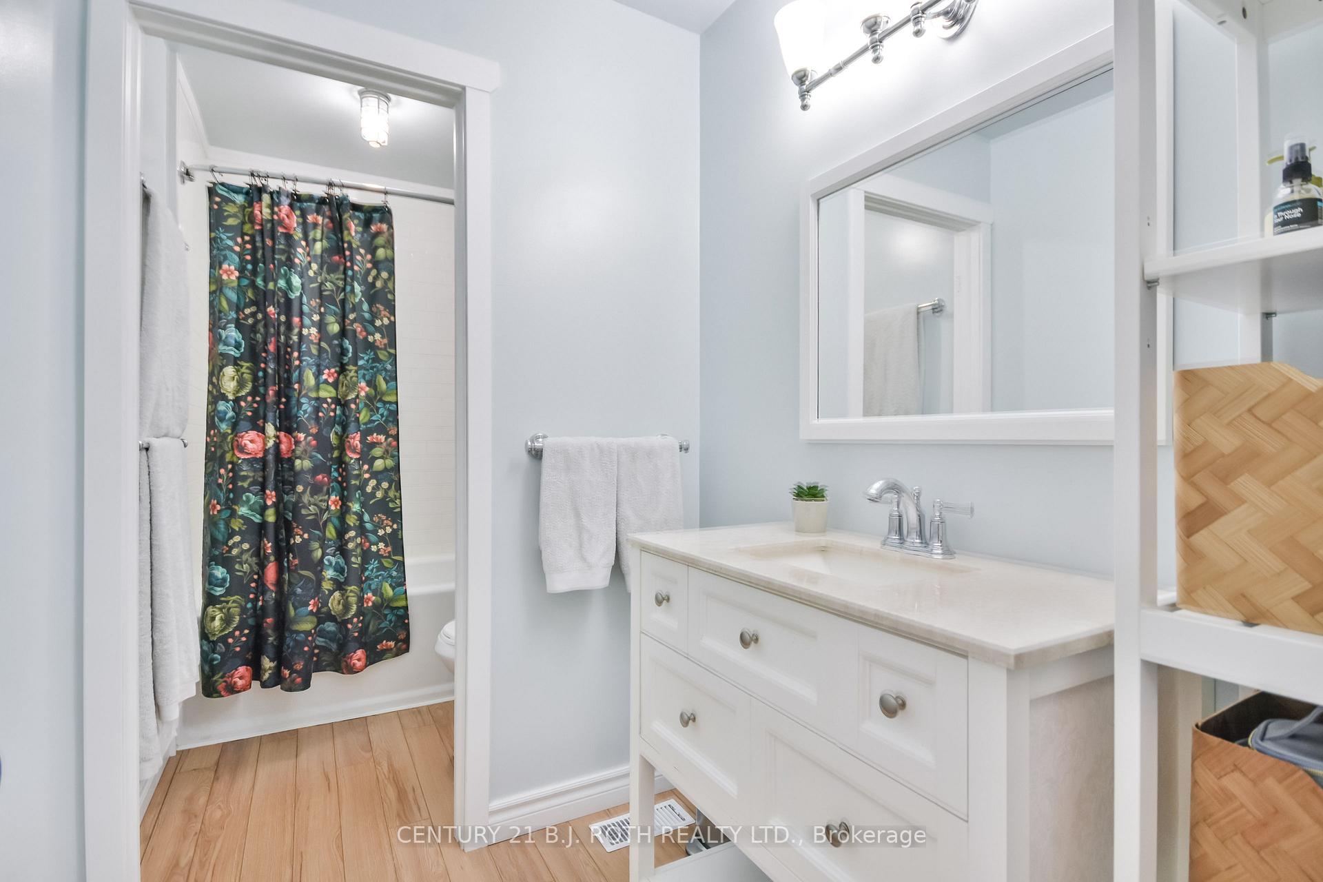 Photo 8 of 212 Borland Street E, Orillia — HOMEH