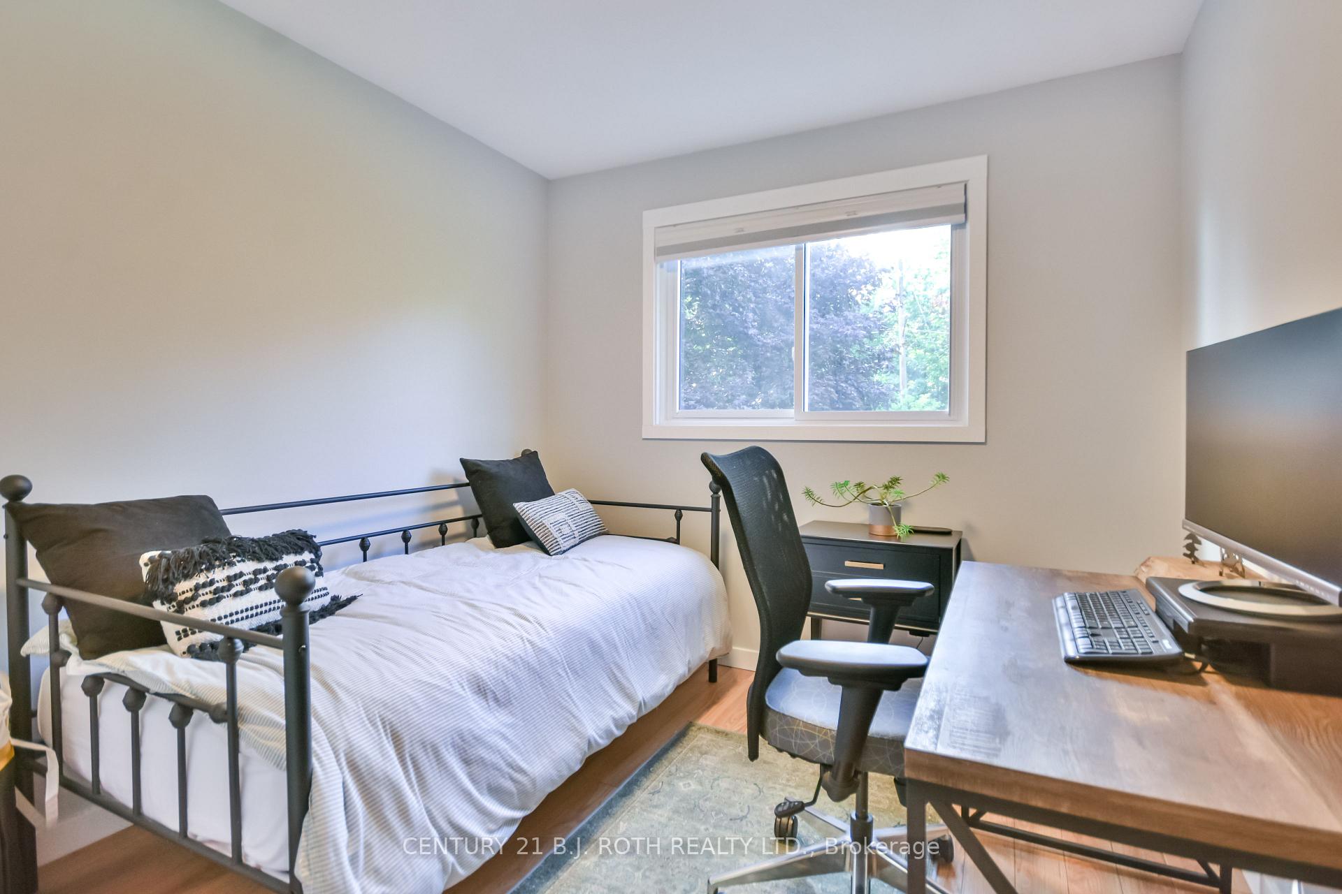 Photo 11 of 212 Borland Street E, Orillia — HOMEH
