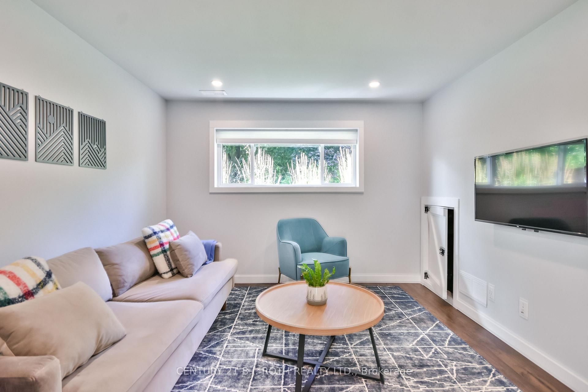 Photo 12 of 212 Borland Street E, Orillia — HOMEH