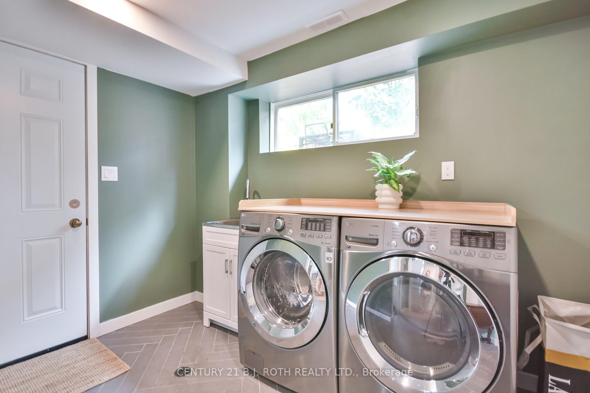Photo 14 of 212 Borland Street E, Orillia — HOMEH